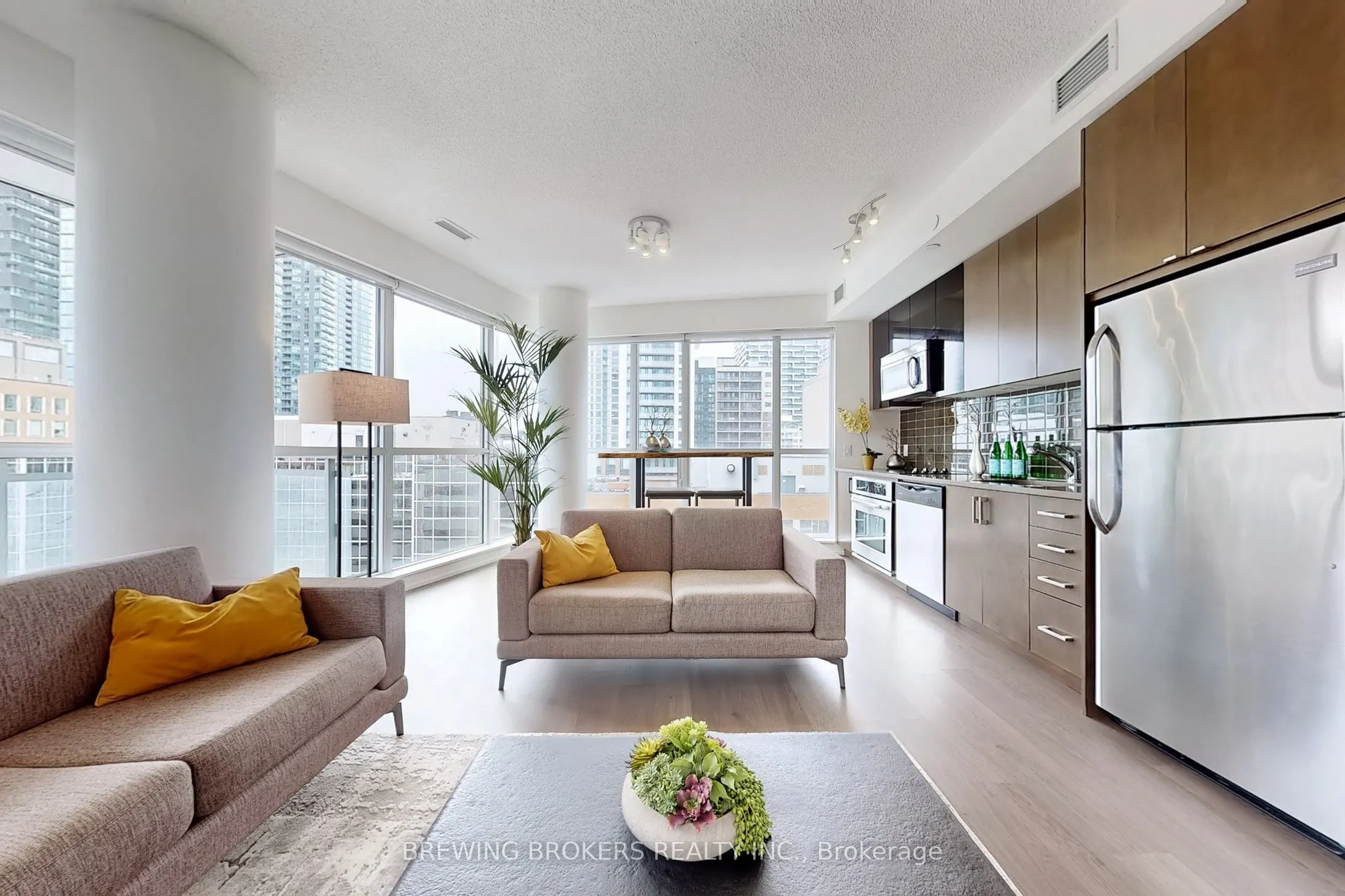 89 Dunfield Avenue, #902