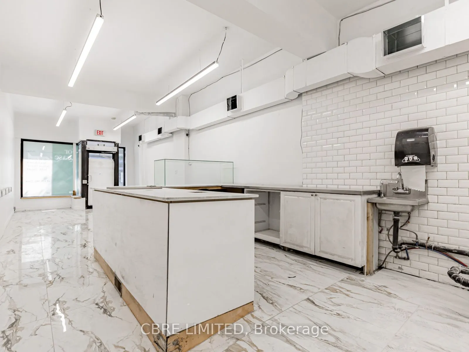 200 Queen Street W