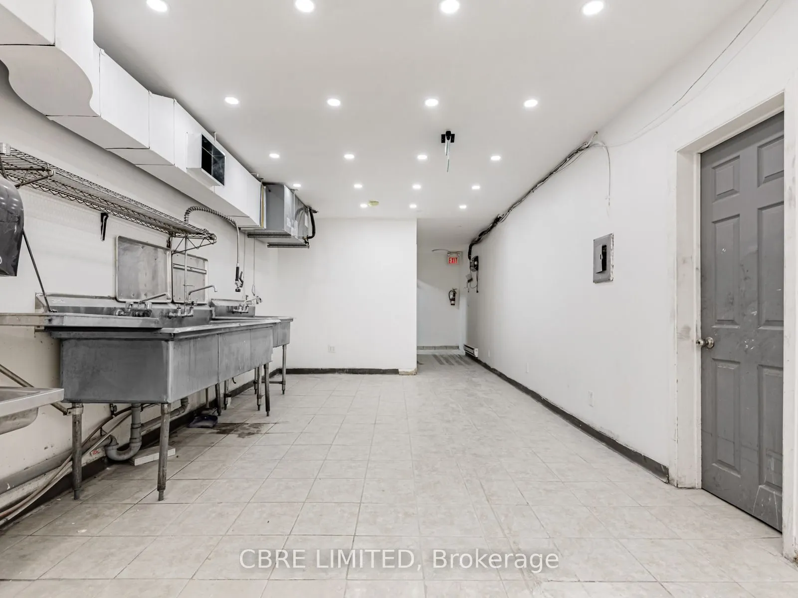 200 Queen Street W