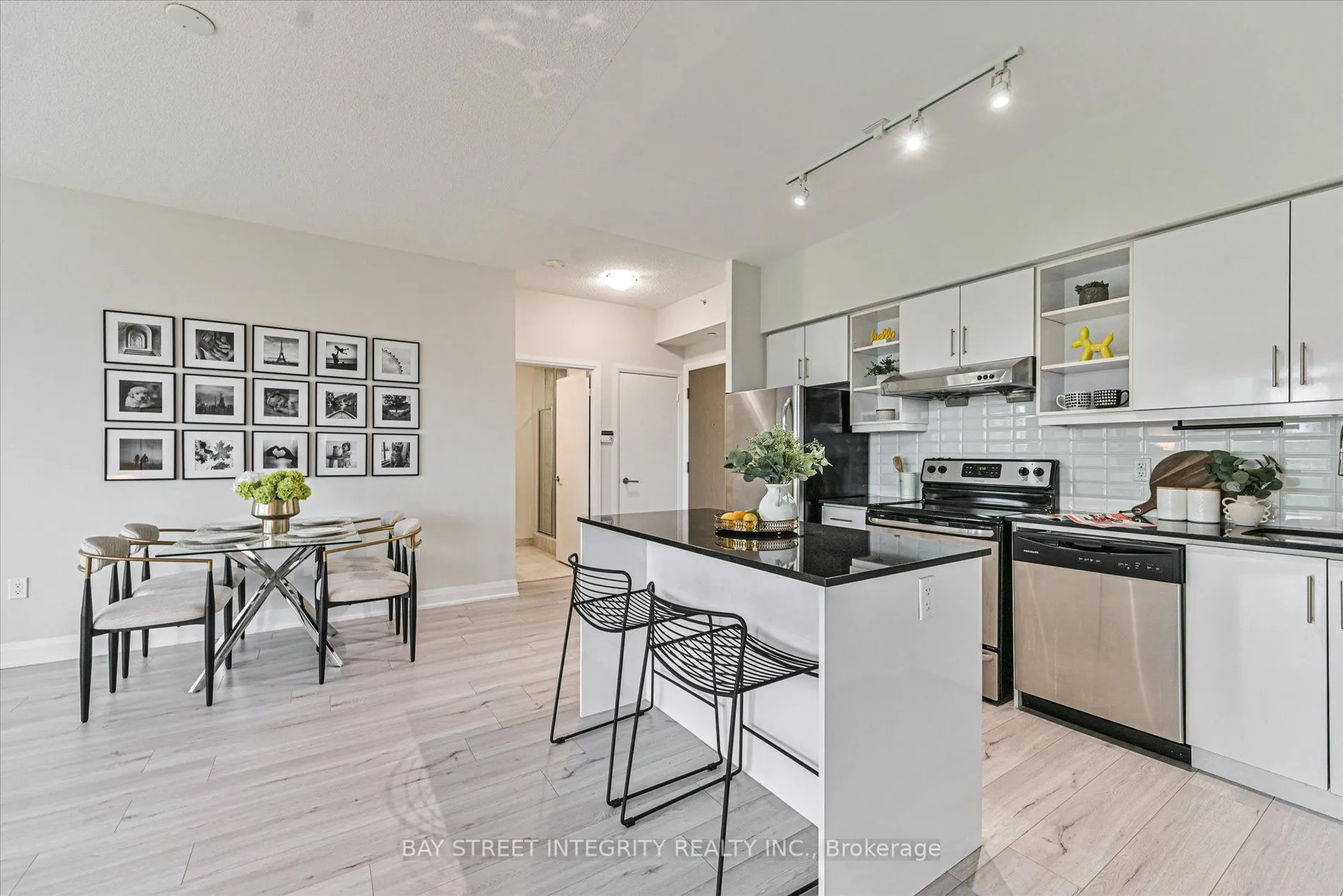160 Vanderhoof Avenue, #415