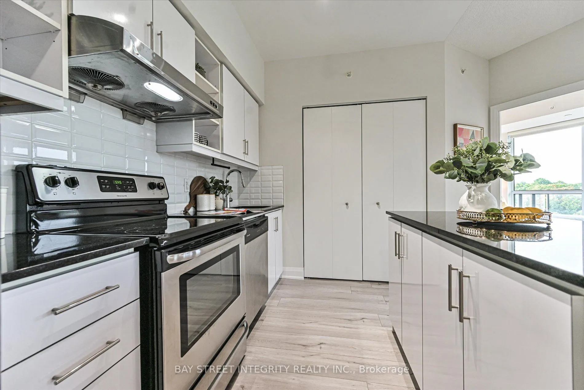 160 Vanderhoof Avenue, #415