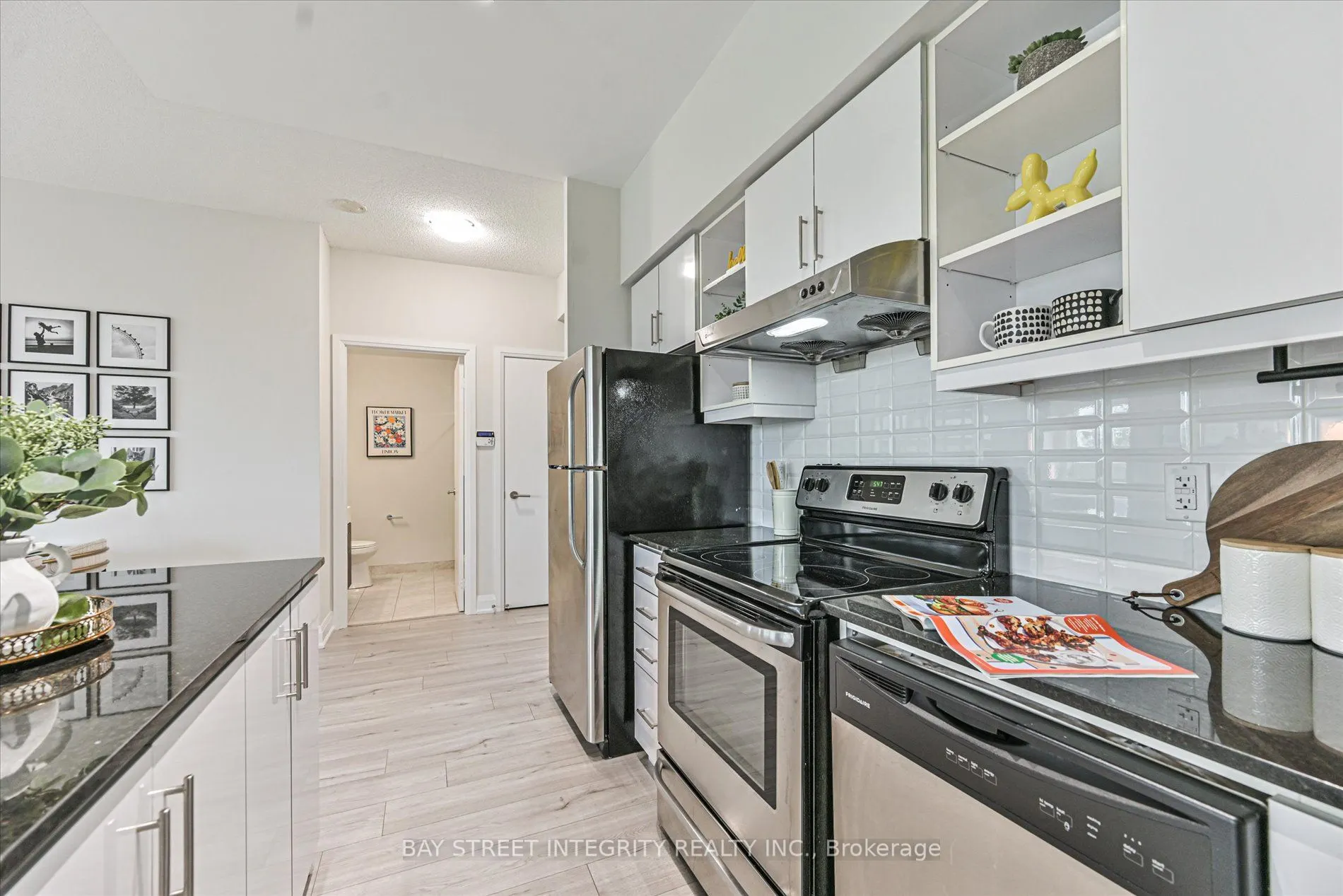 160 Vanderhoof Avenue, #415