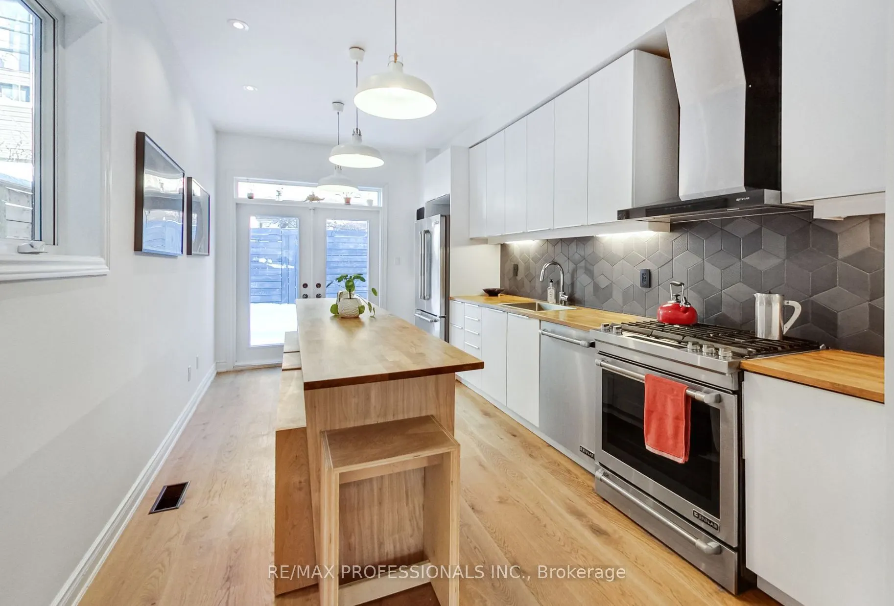 141 Claremont Street E, #Main & Lower