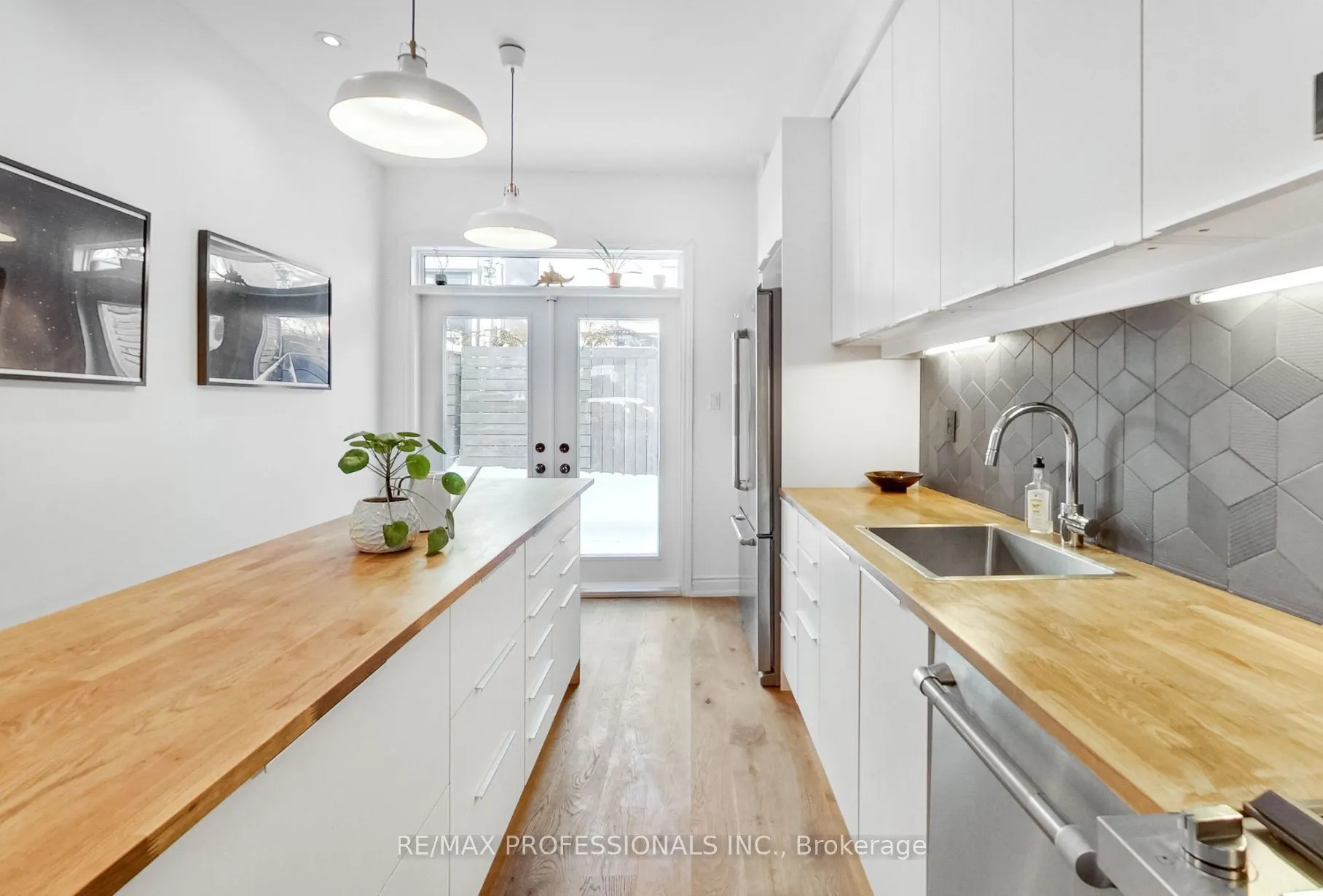 141 Claremont Street E, #Main & Lower
