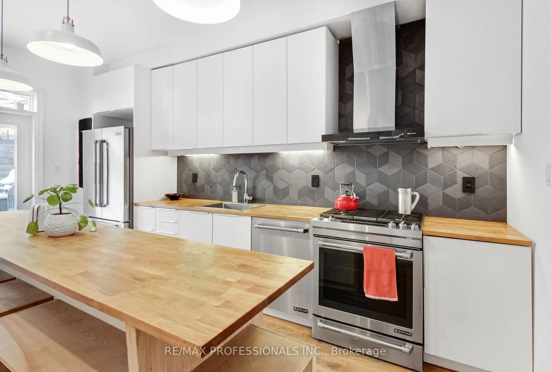 141 Claremont Street E, #Main & Lower