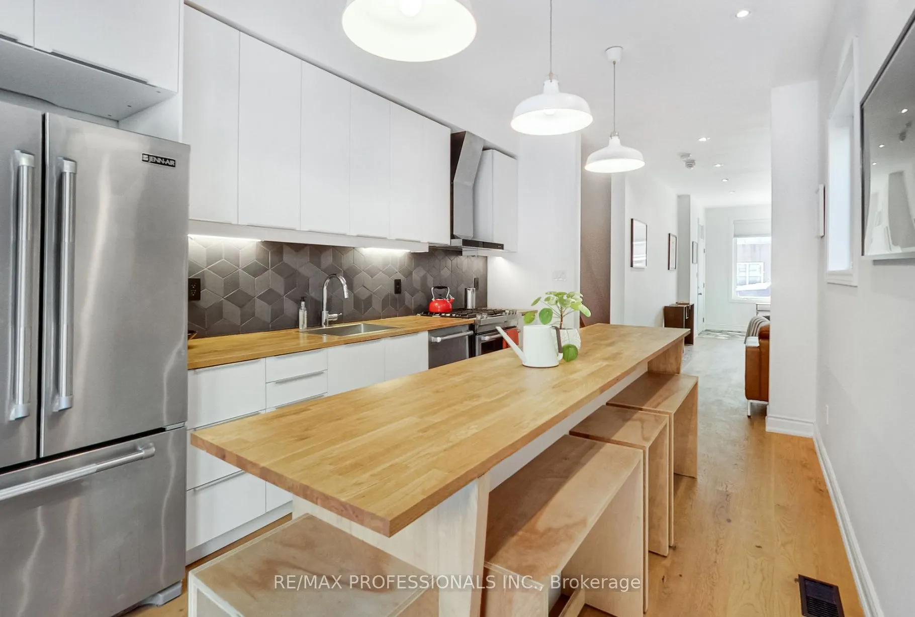 141 Claremont Street E, #Main & Lower