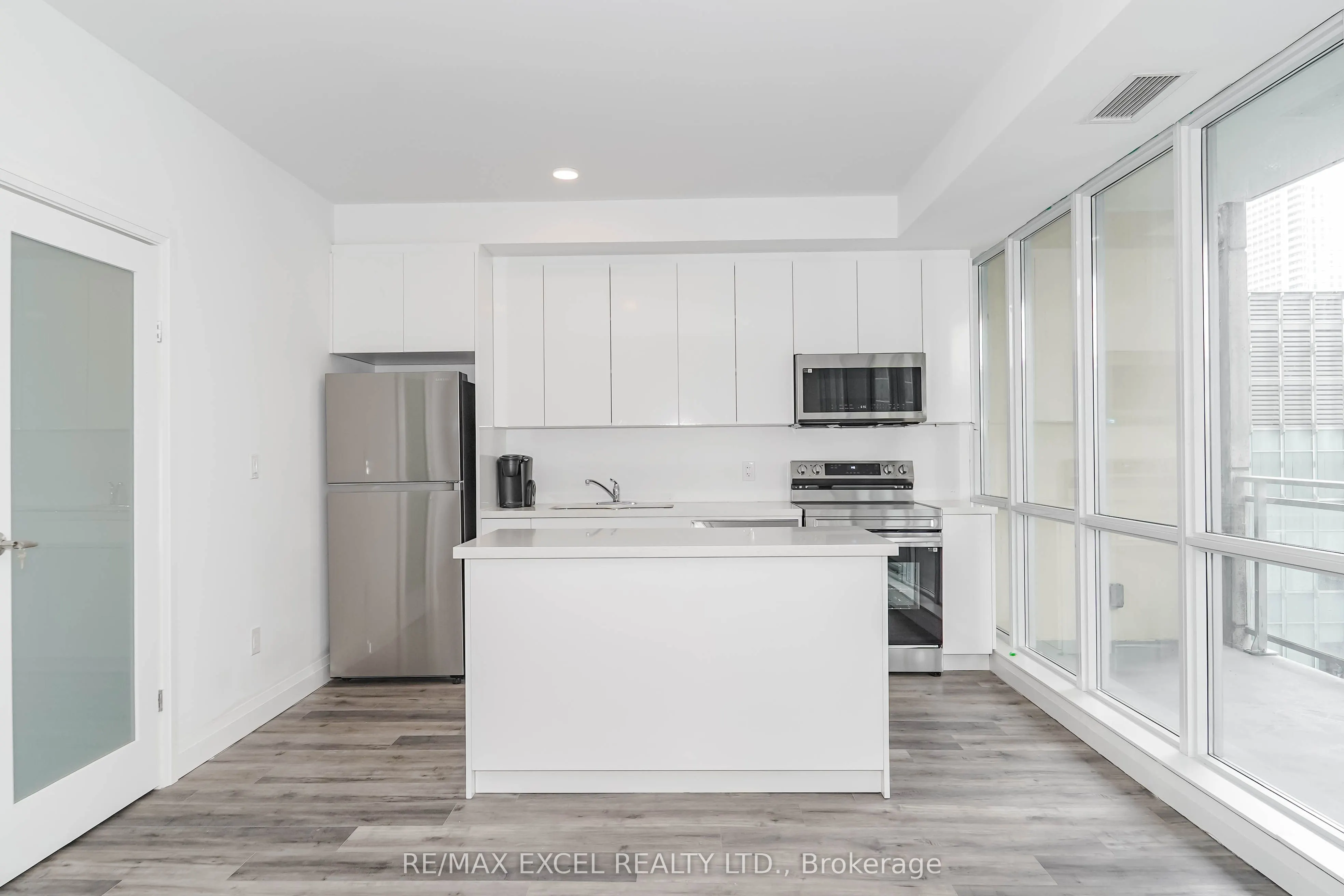 220 Victoria Street, #1205