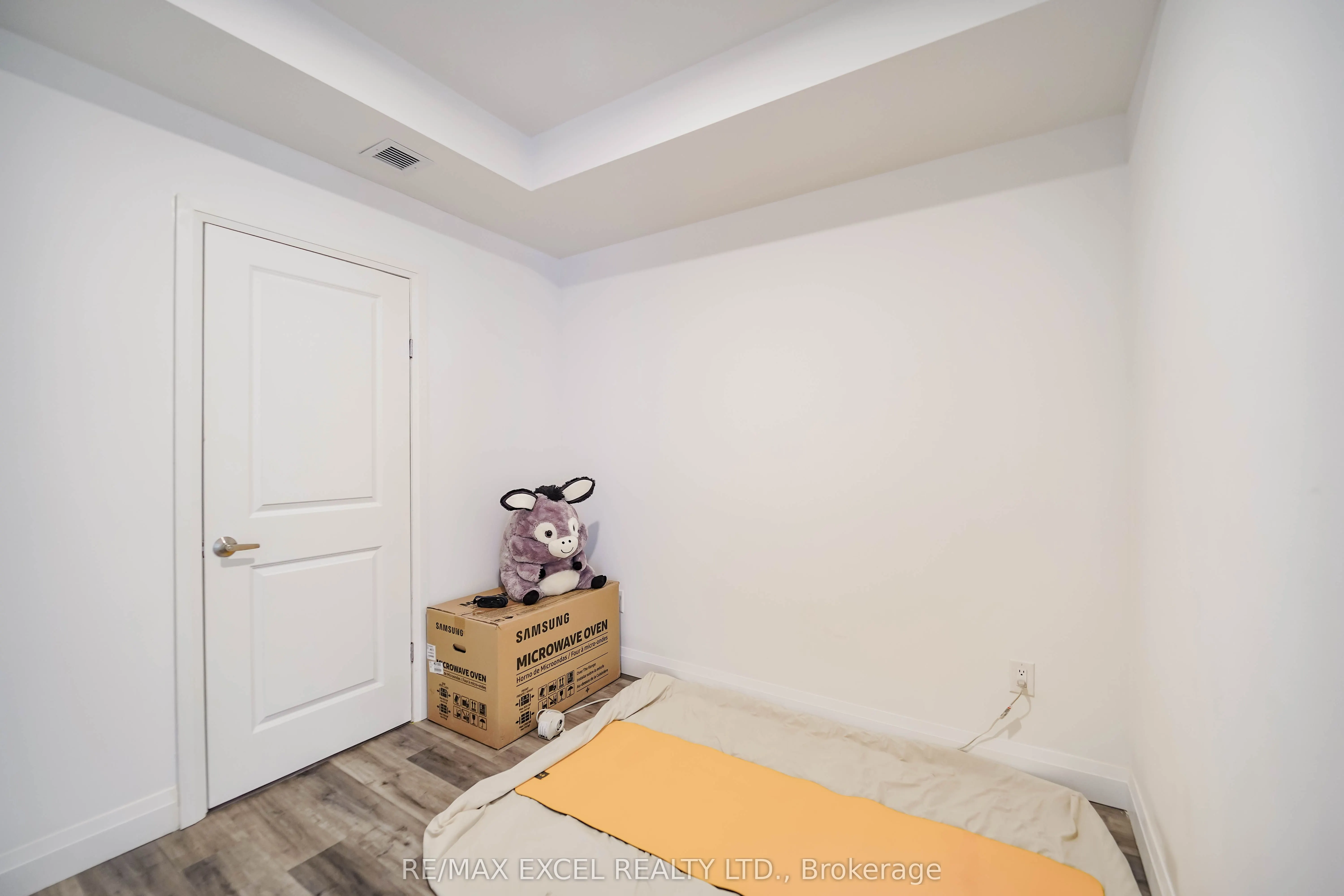 220 Victoria Street, #1205