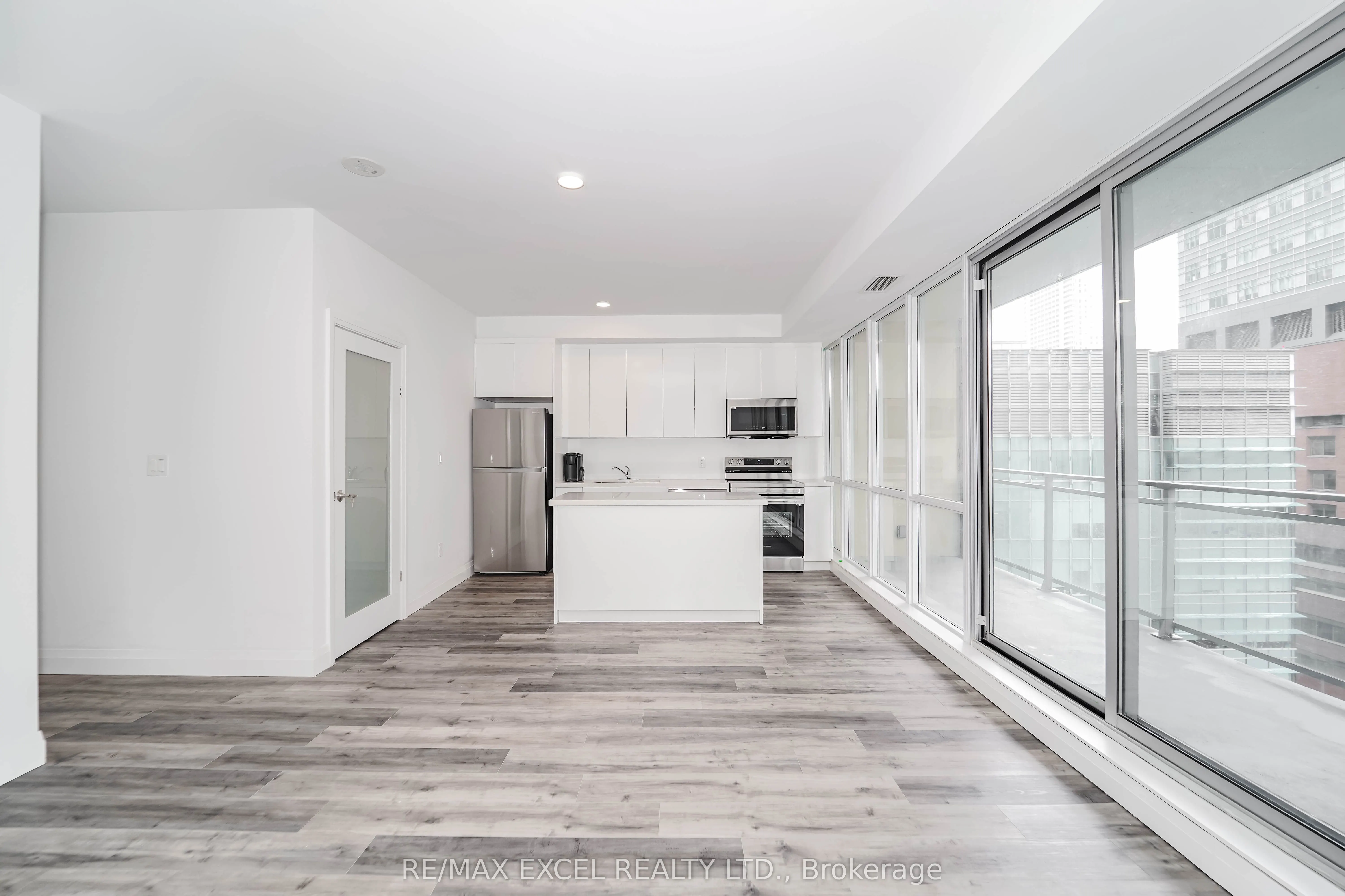 220 Victoria Street, #1205