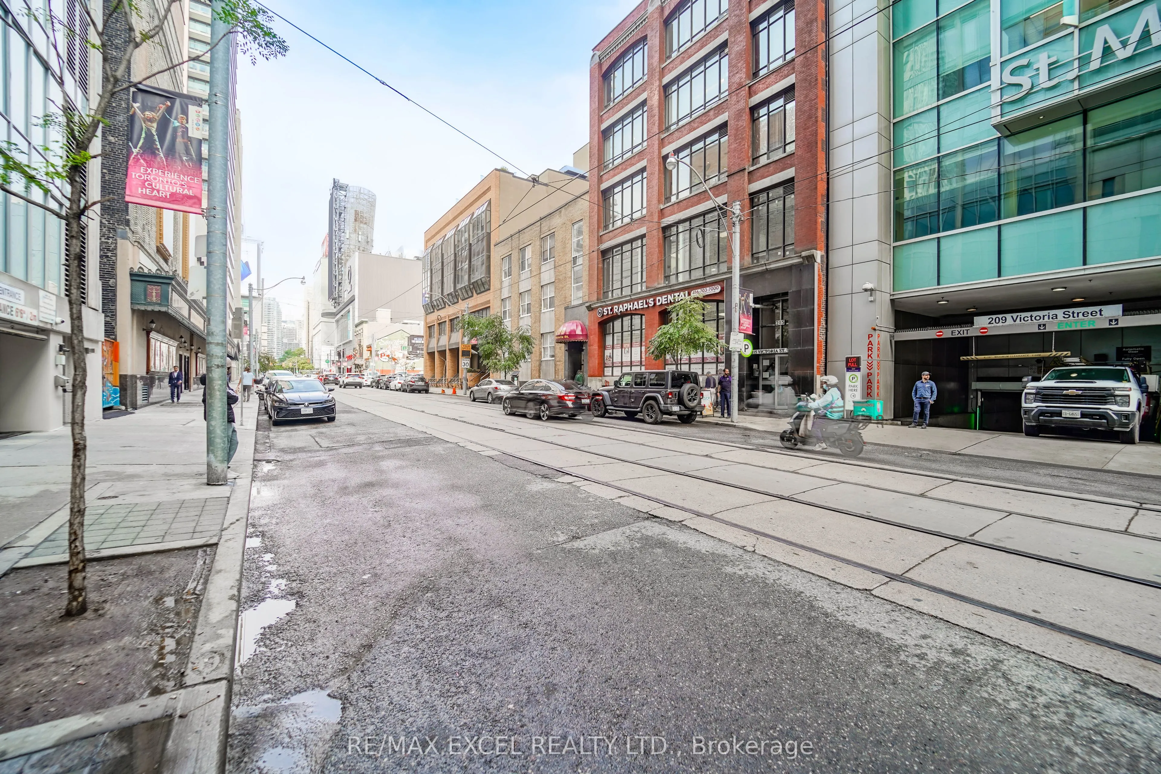220 Victoria Street, #1205