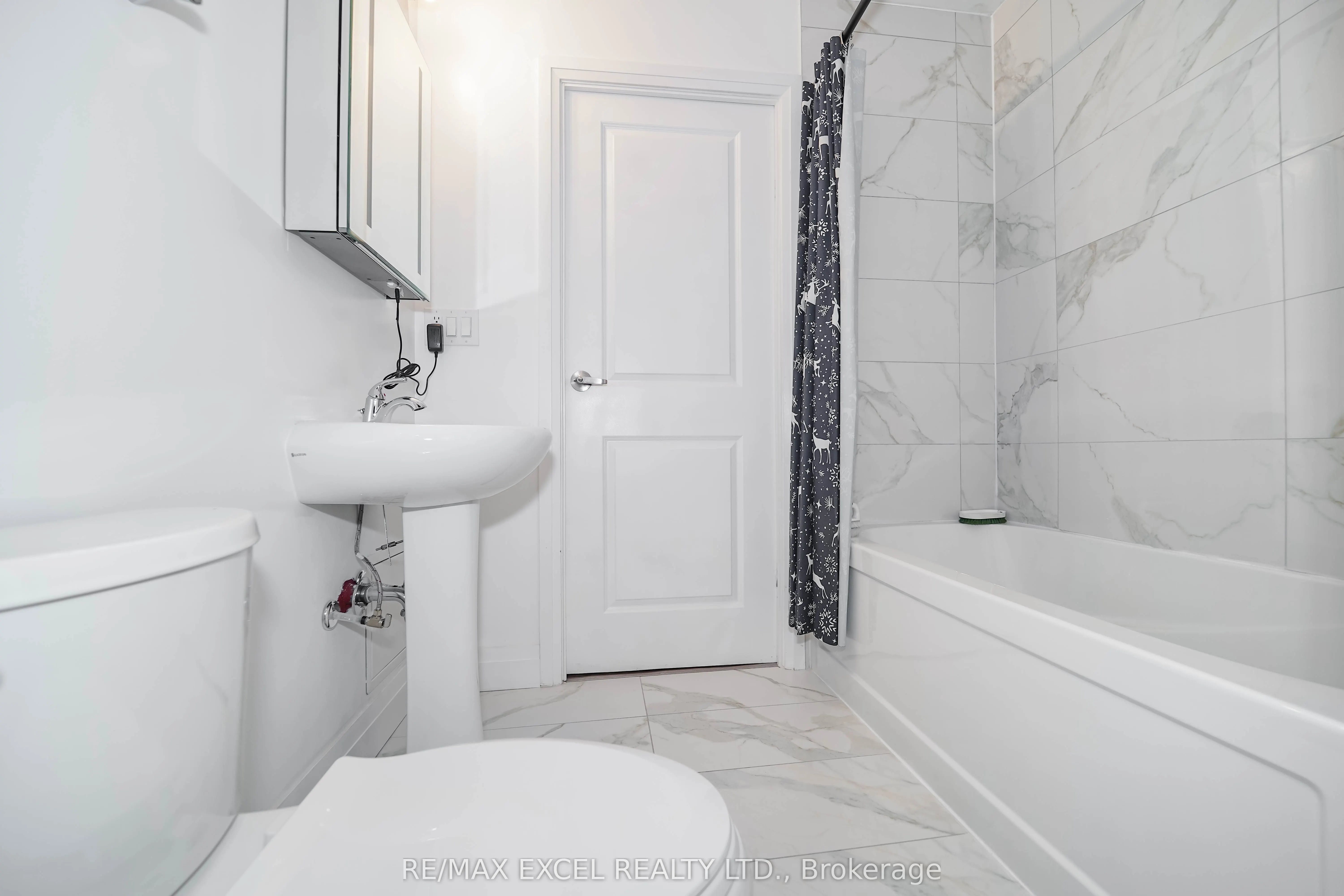 220 Victoria Street, #1205