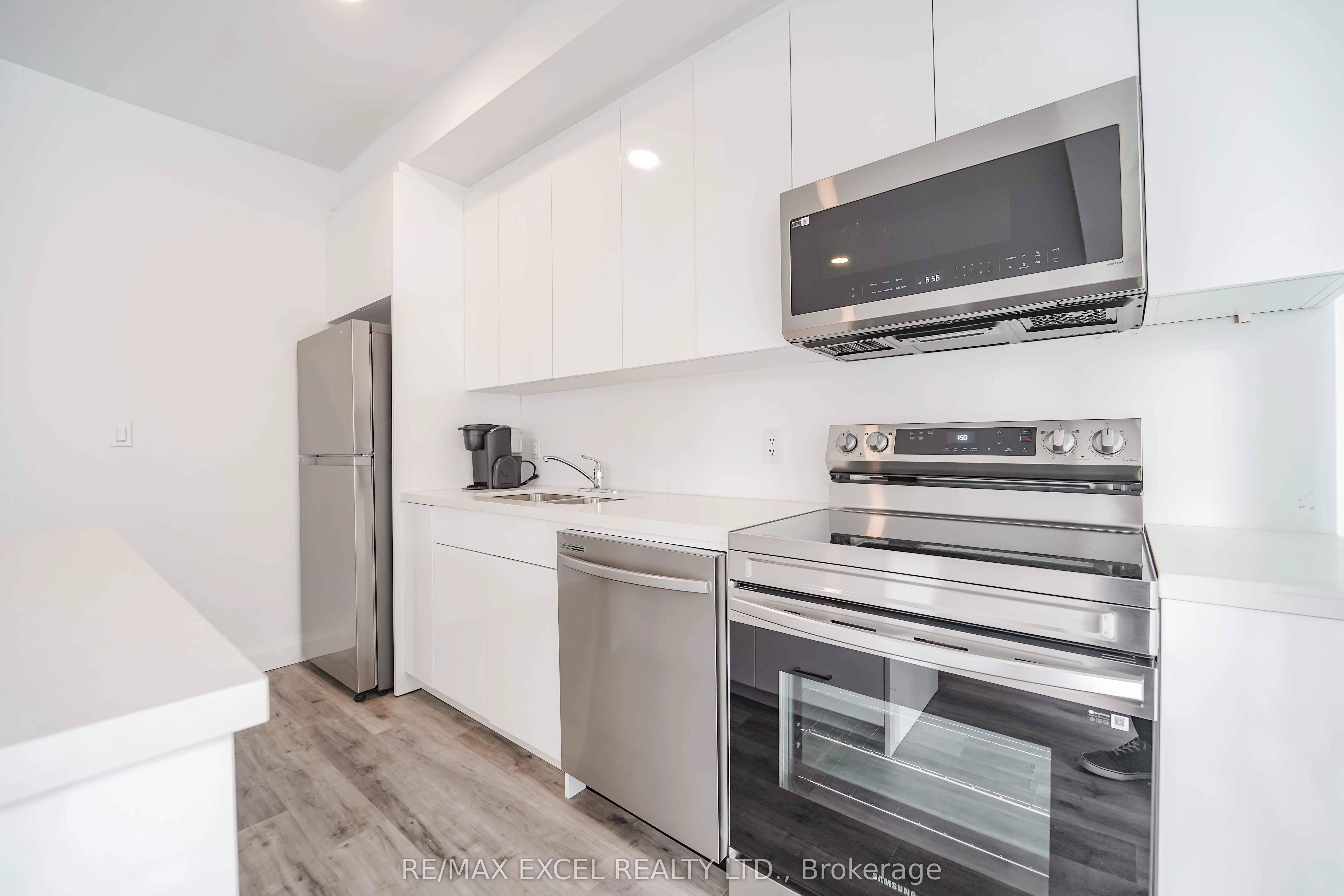 220 Victoria Street, #1205