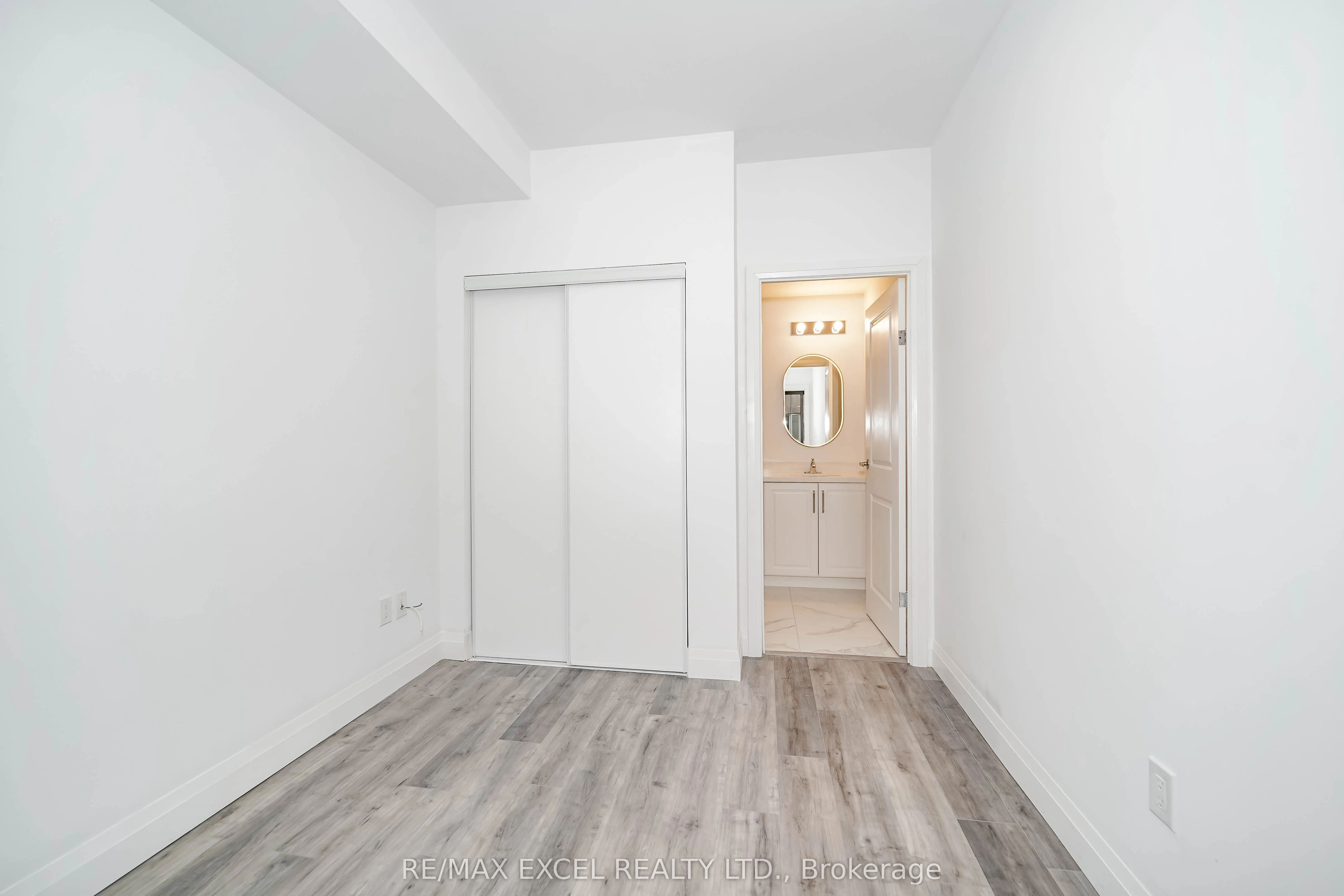 220 Victoria Street, #1205