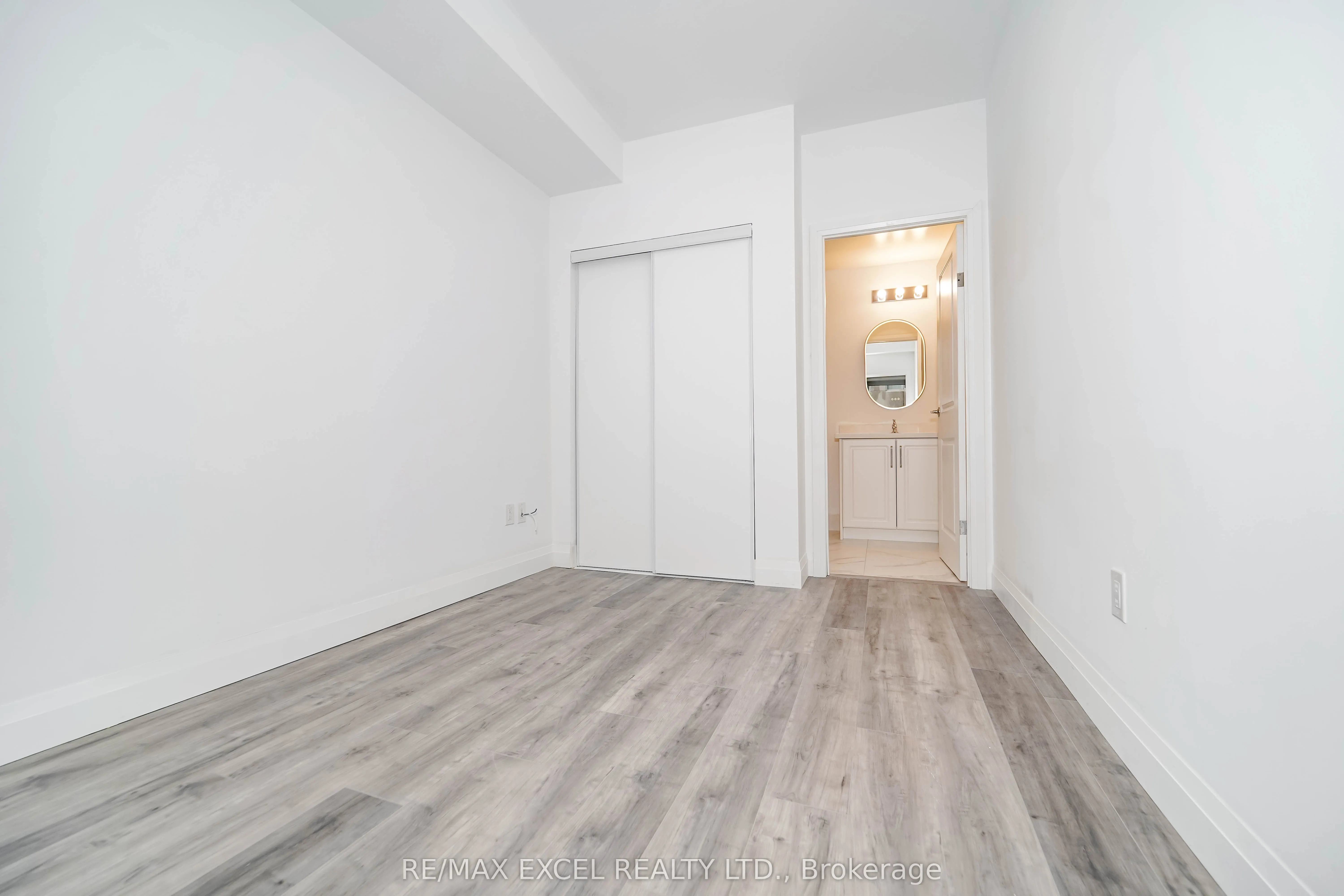 220 Victoria Street, #1205