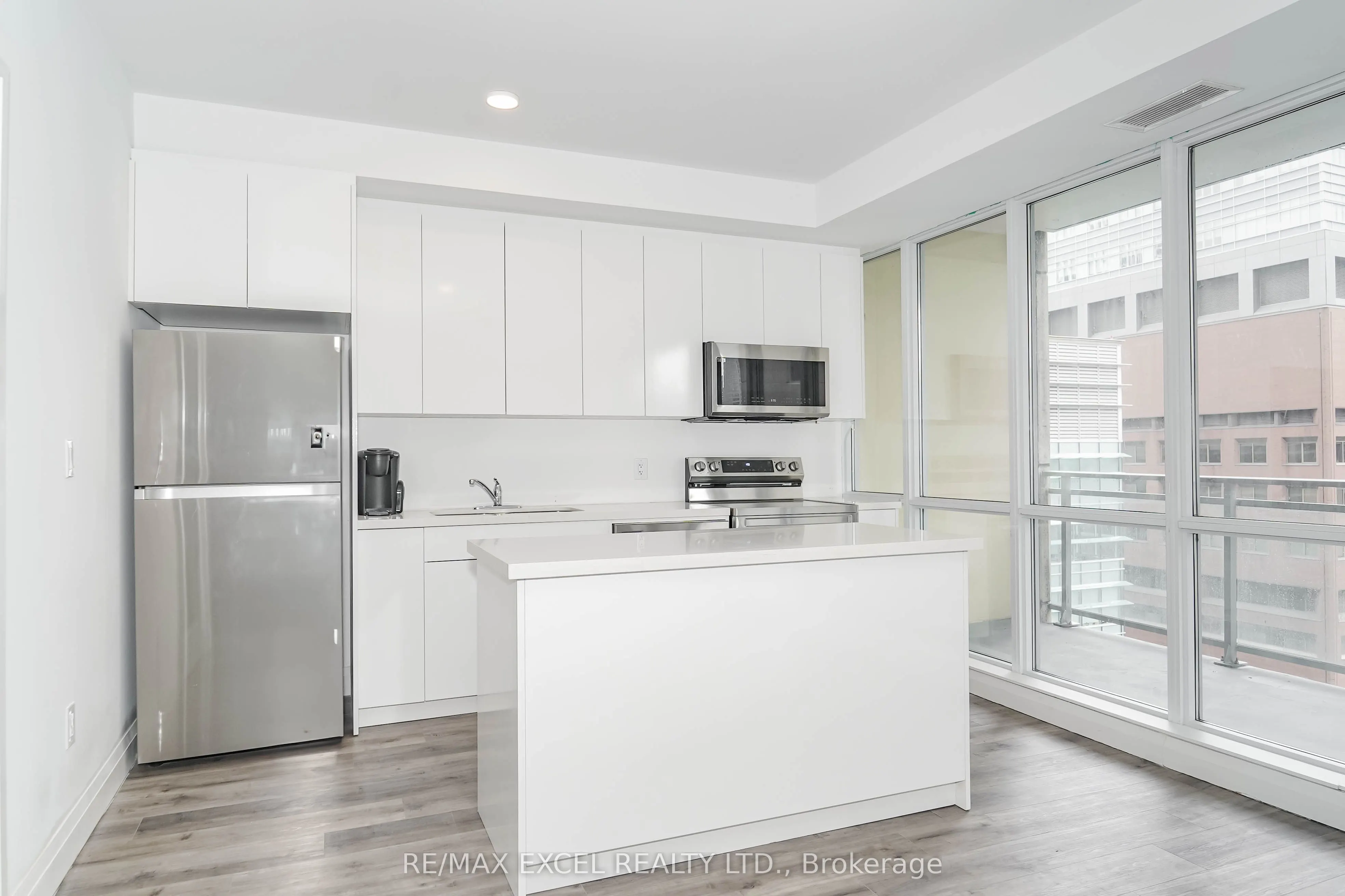 220 Victoria Street, #1205