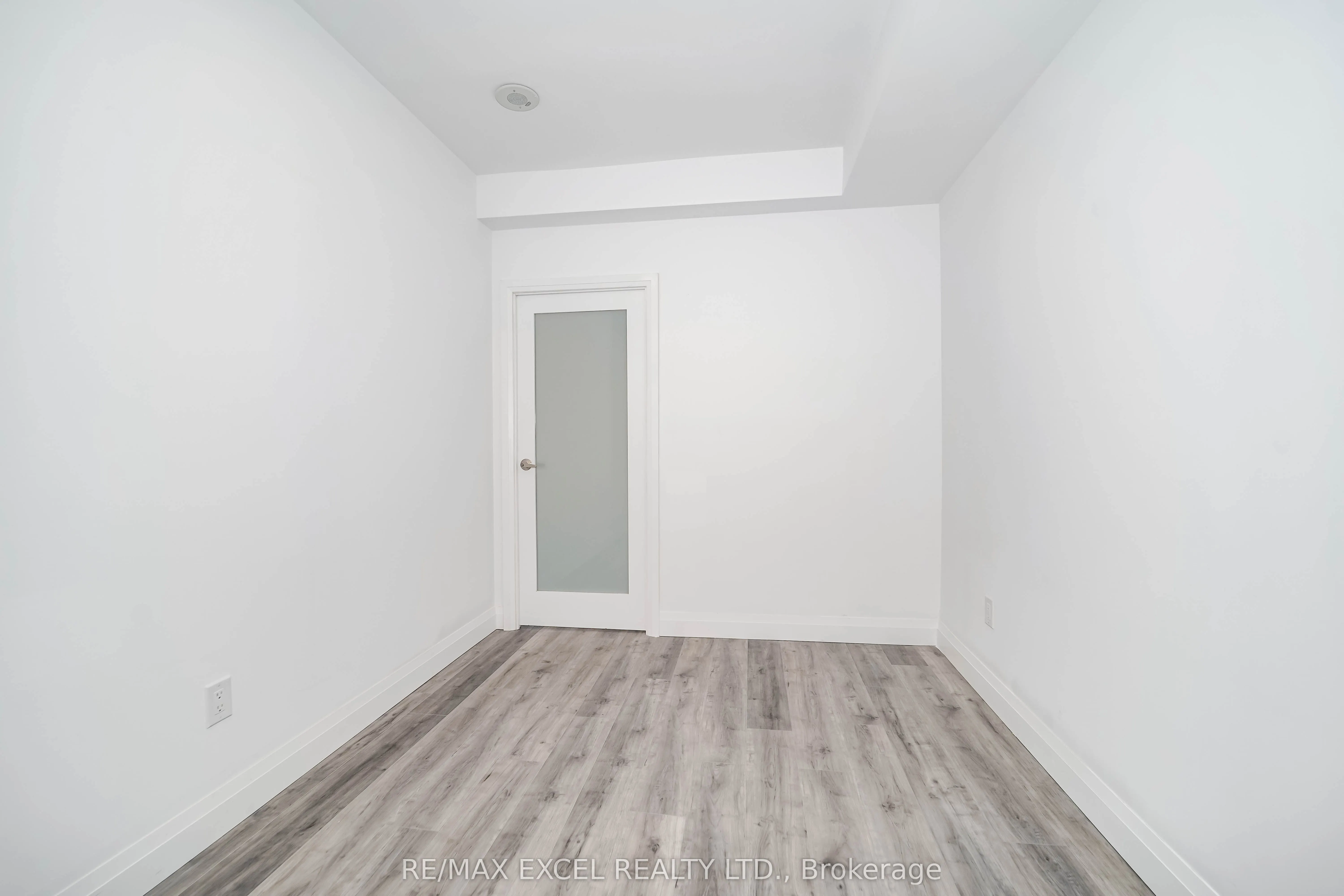 220 Victoria Street, #1205