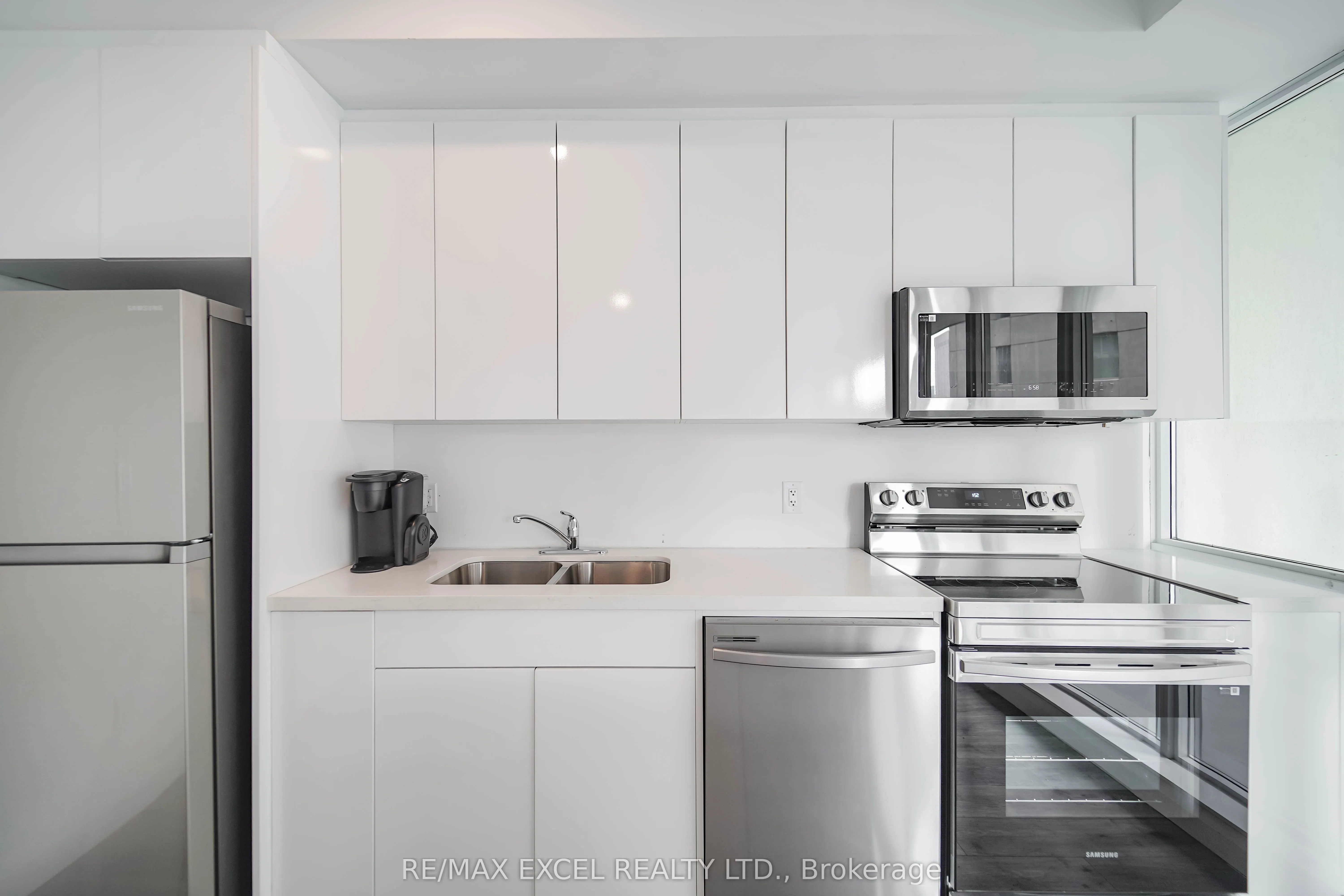 220 Victoria Street, #1205