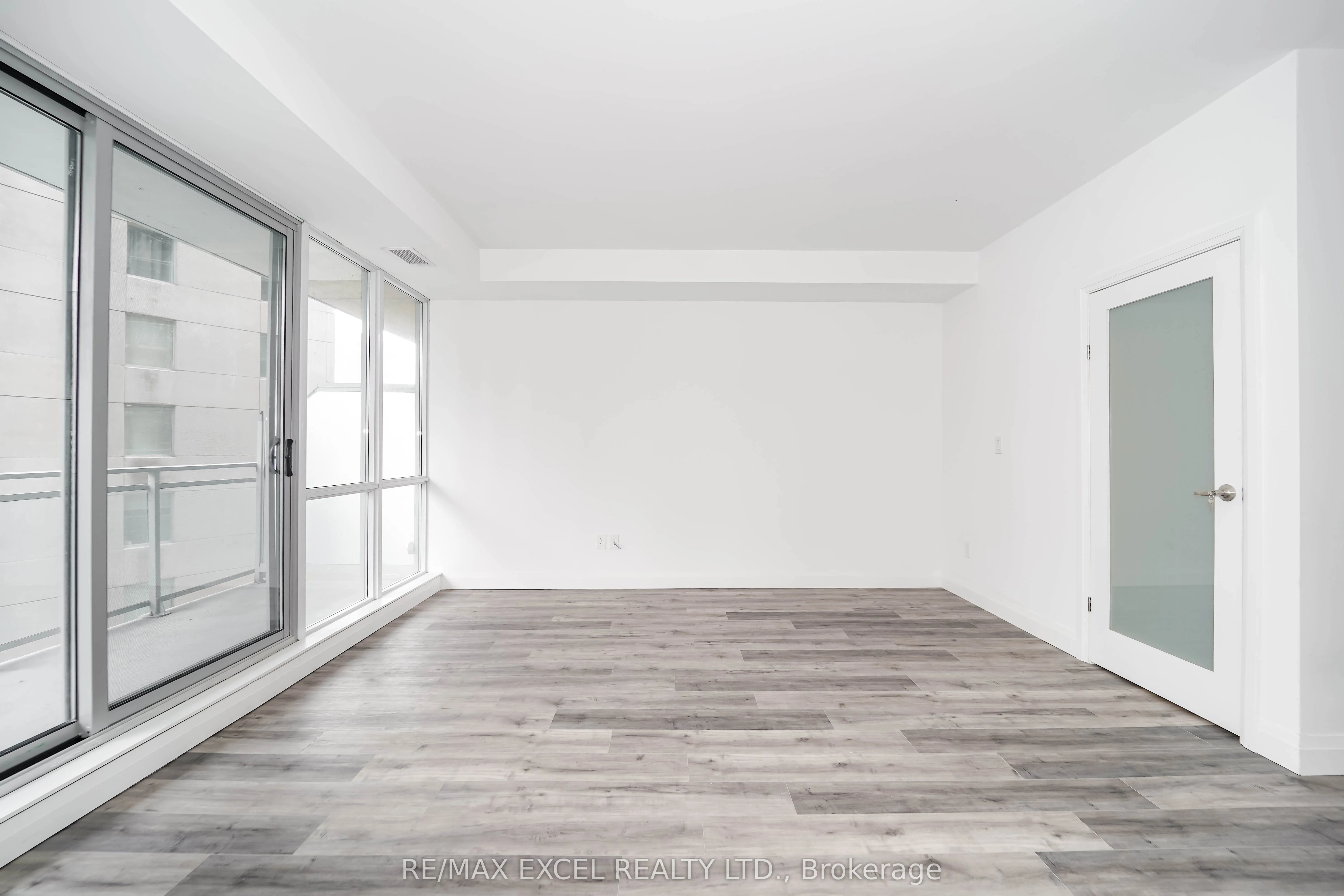 220 Victoria Street, #1205