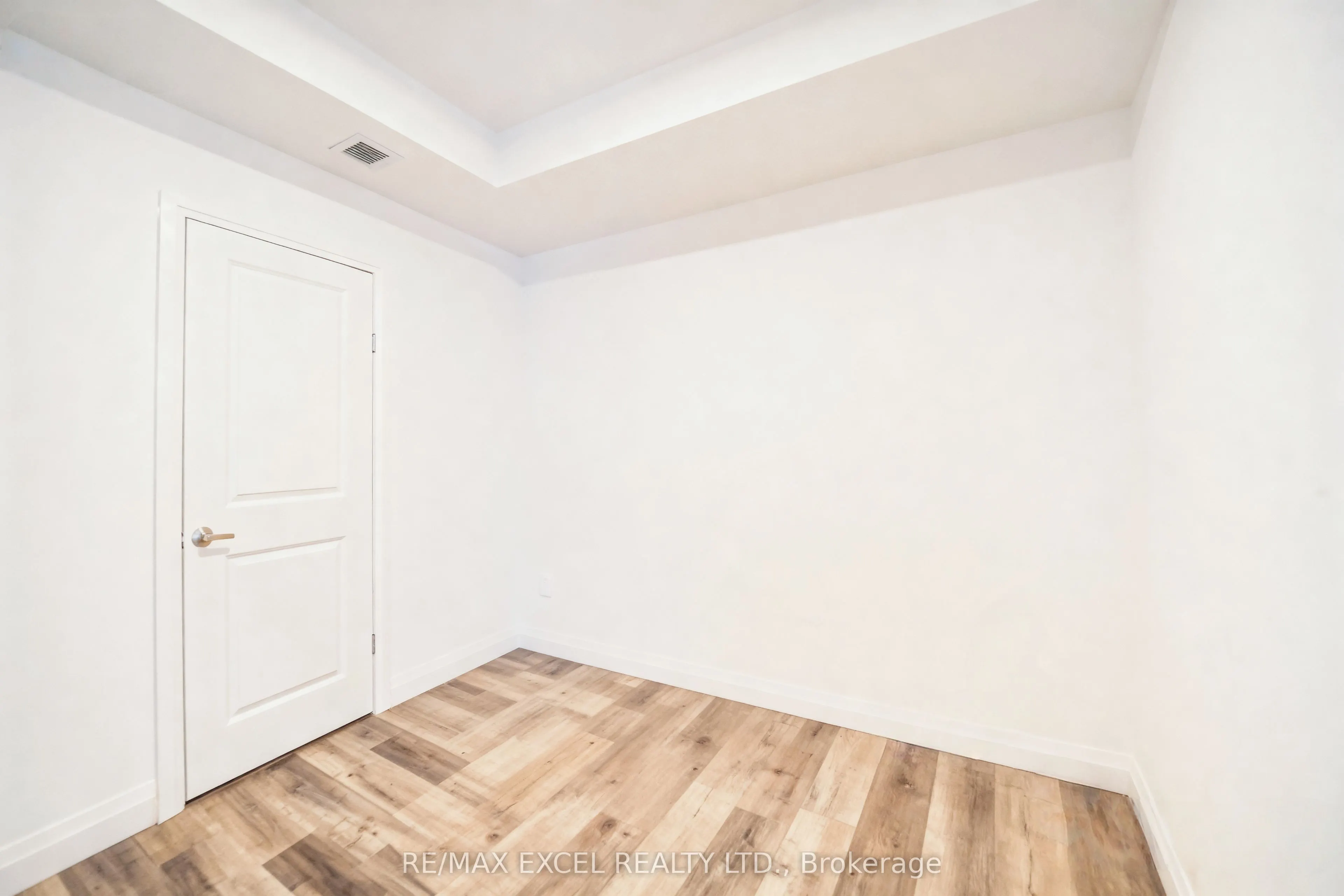 220 Victoria Street, #1205