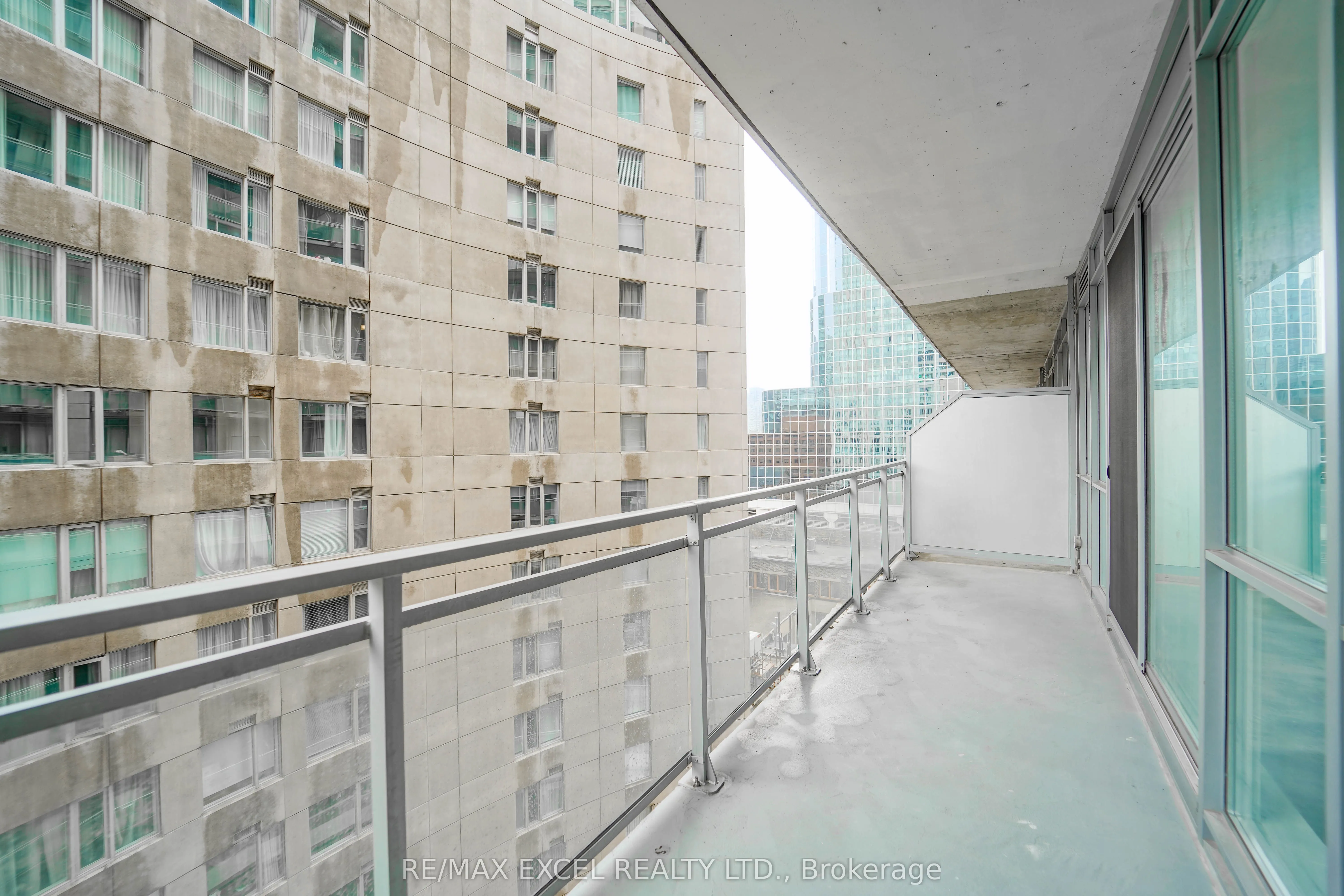 220 Victoria Street, #1205