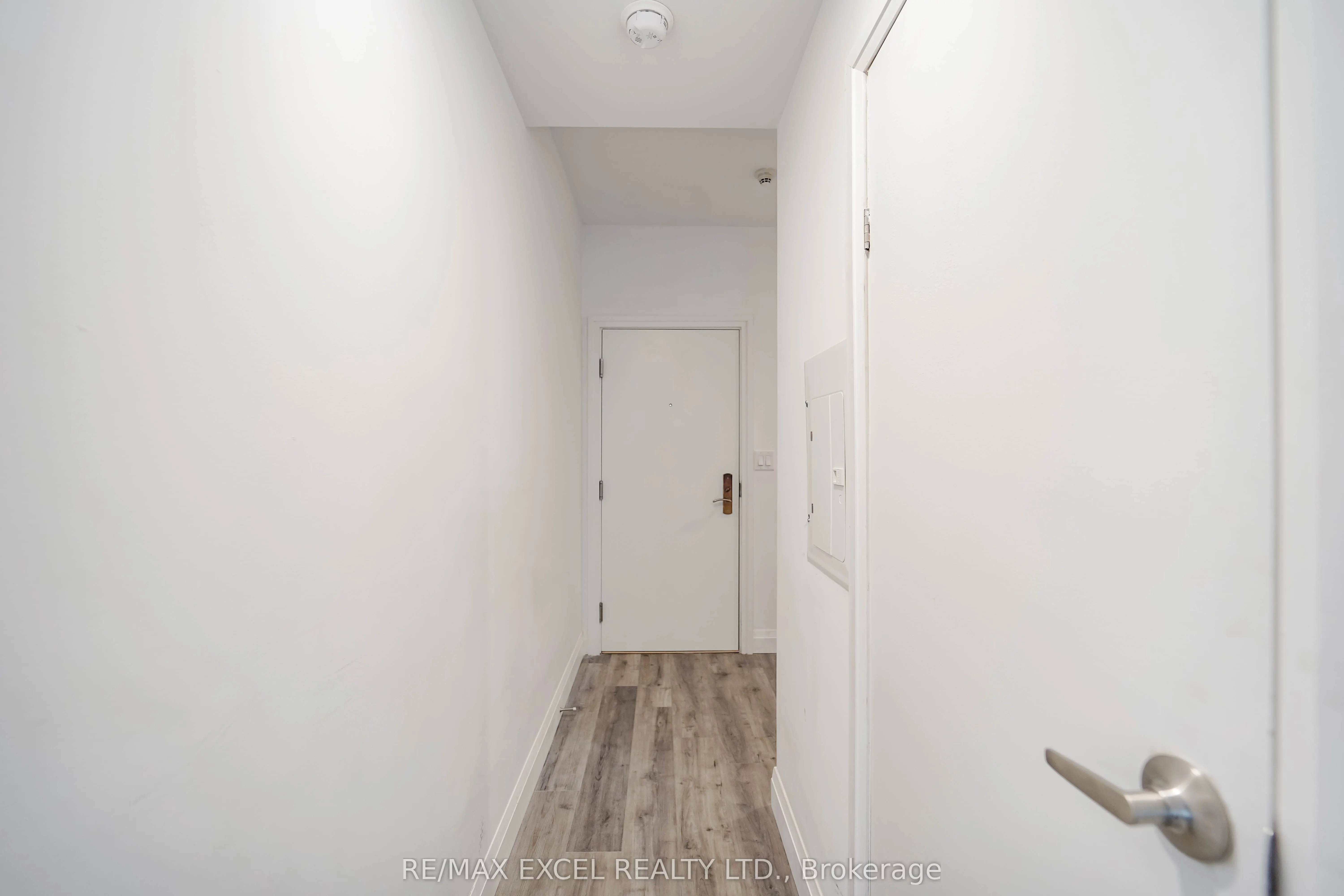 220 Victoria Street, #1205