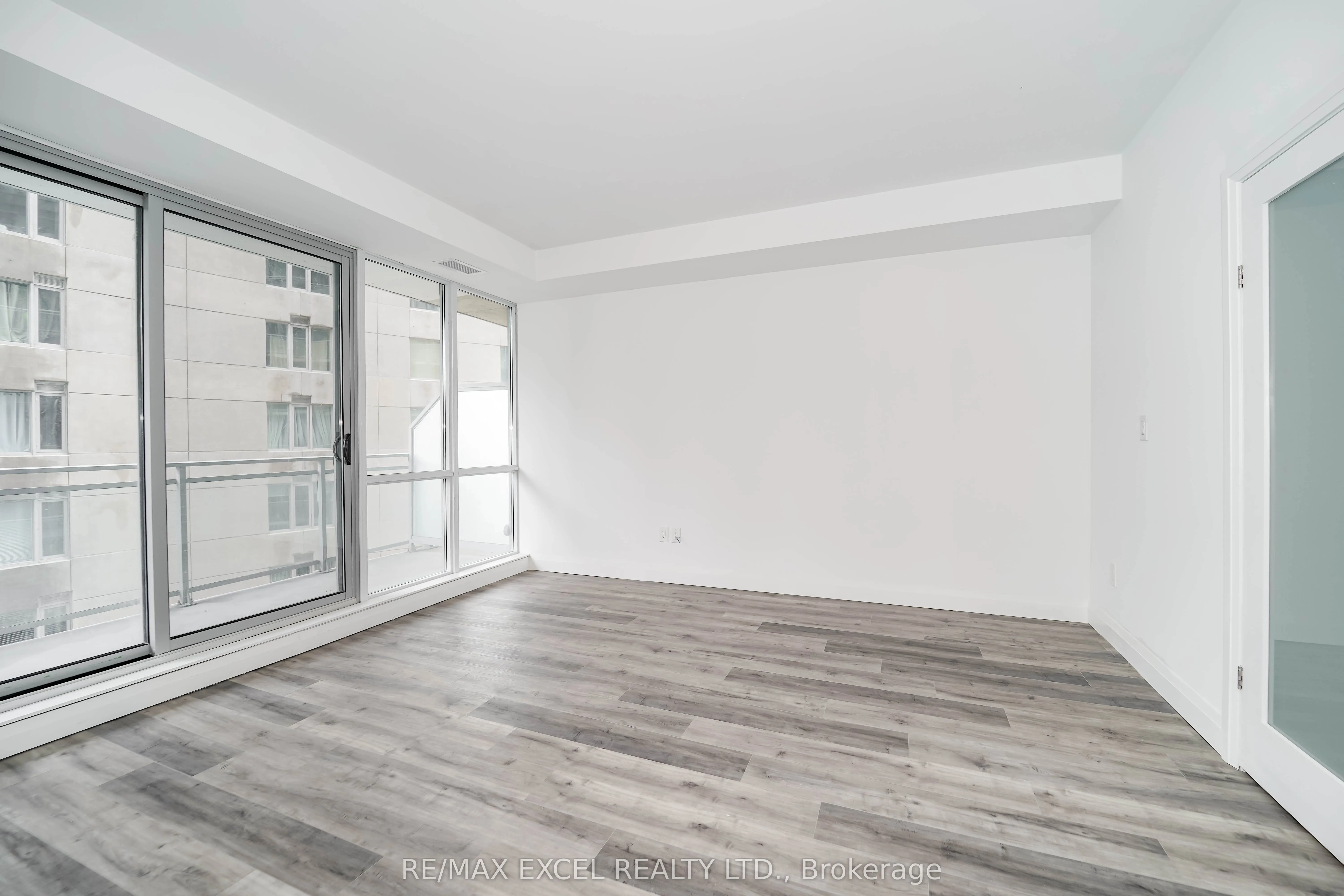 220 Victoria Street, #1205