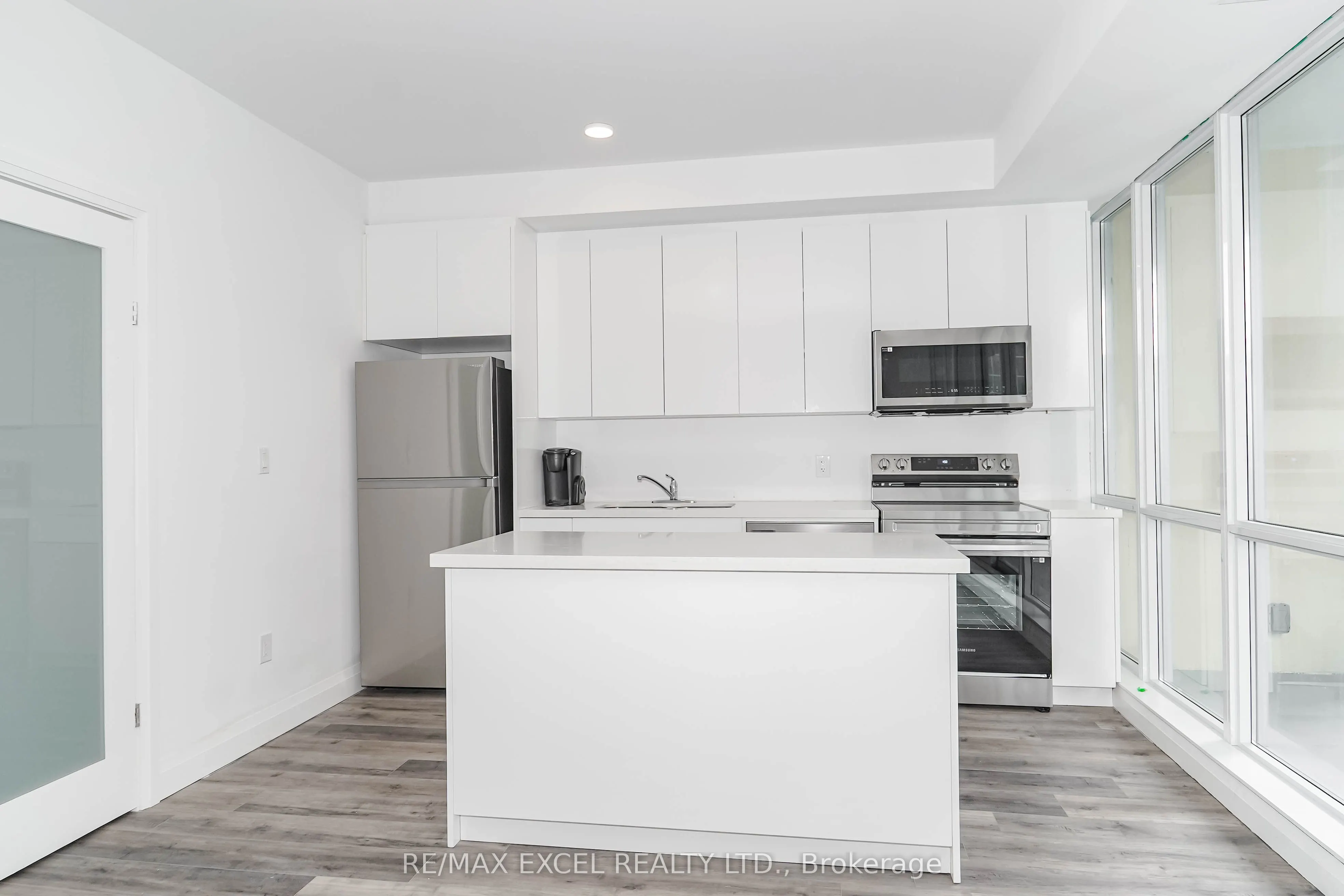 220 Victoria Street, #1205