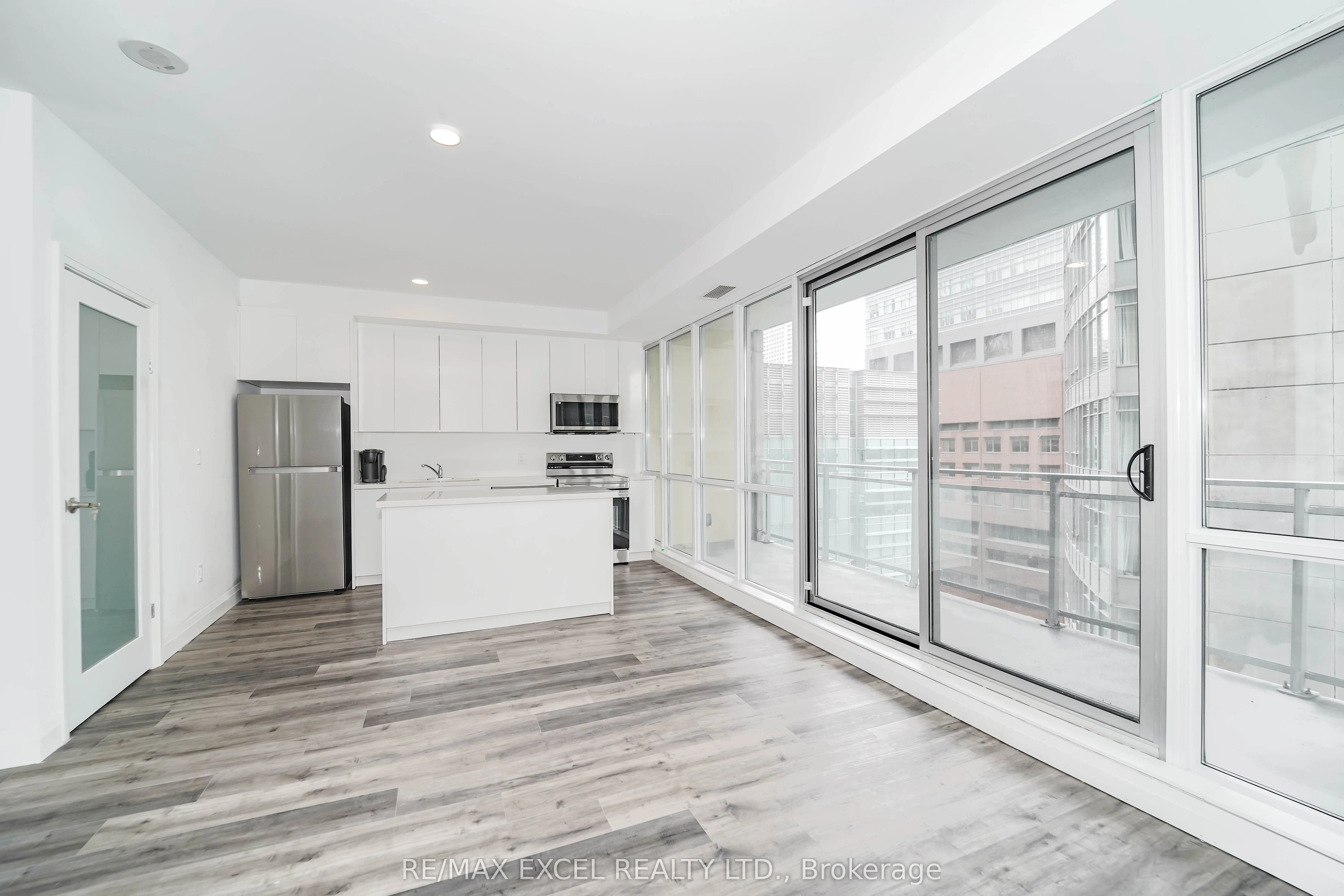 220 Victoria Street, #1205