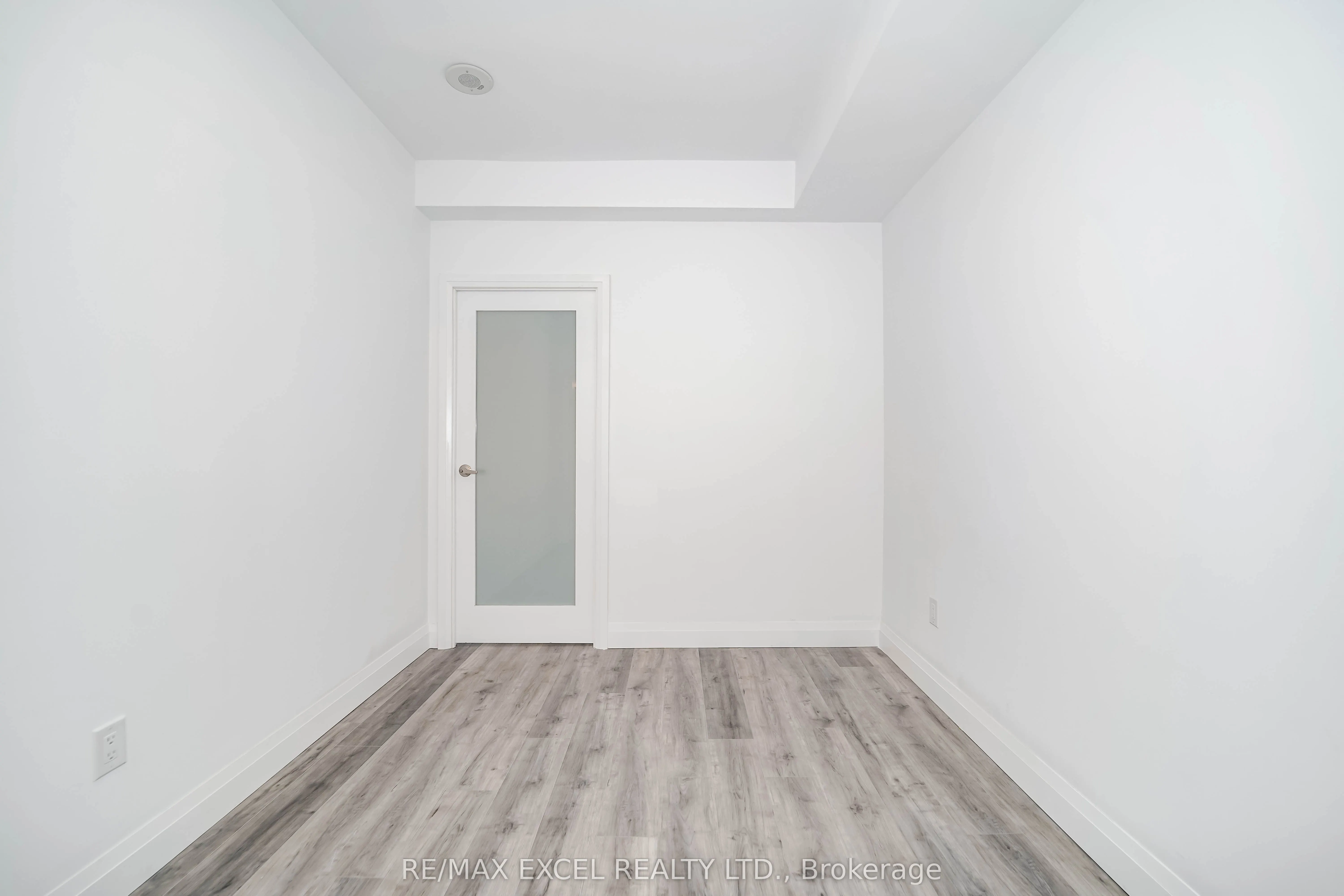 220 Victoria Street, #1205