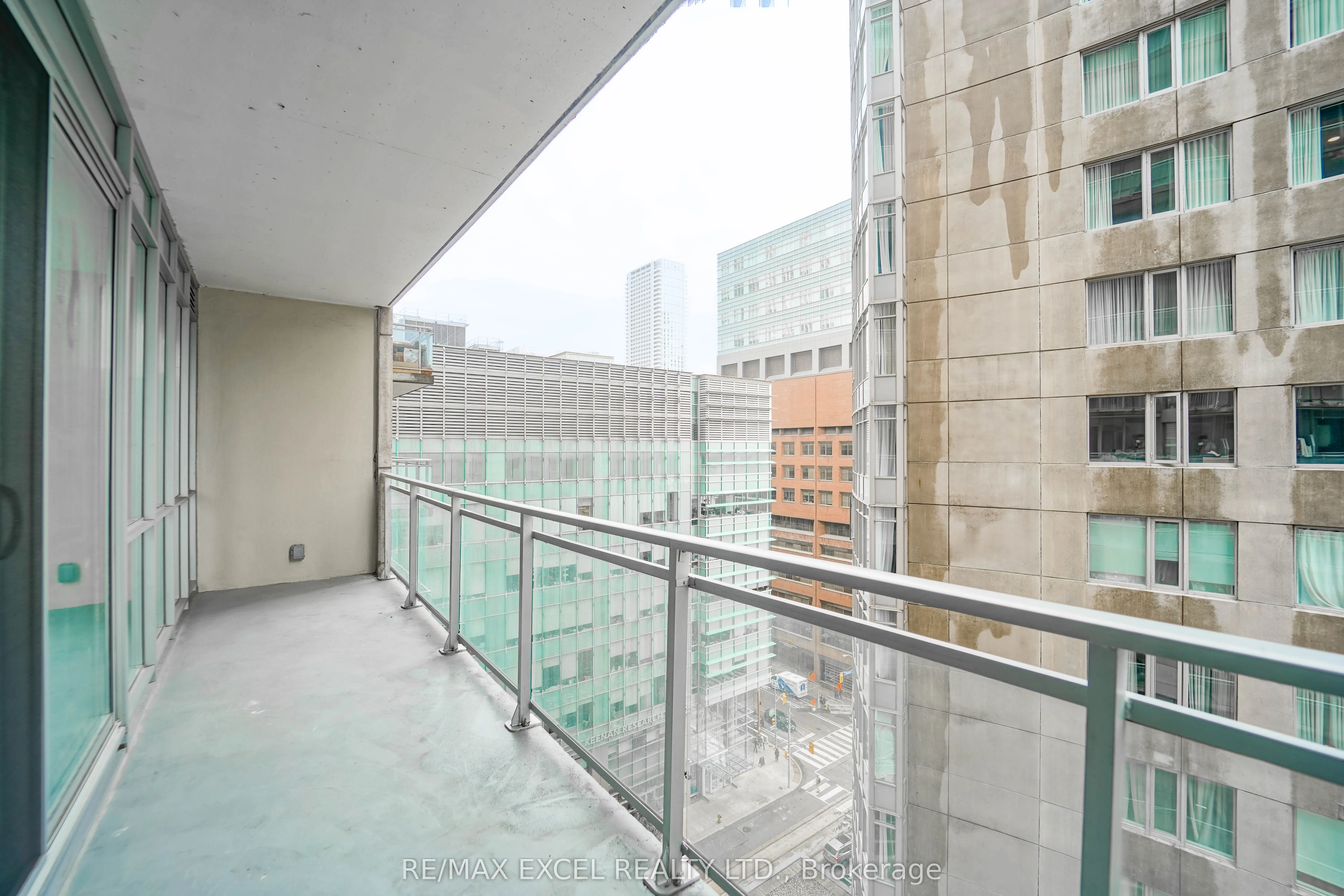 220 Victoria Street, #1205