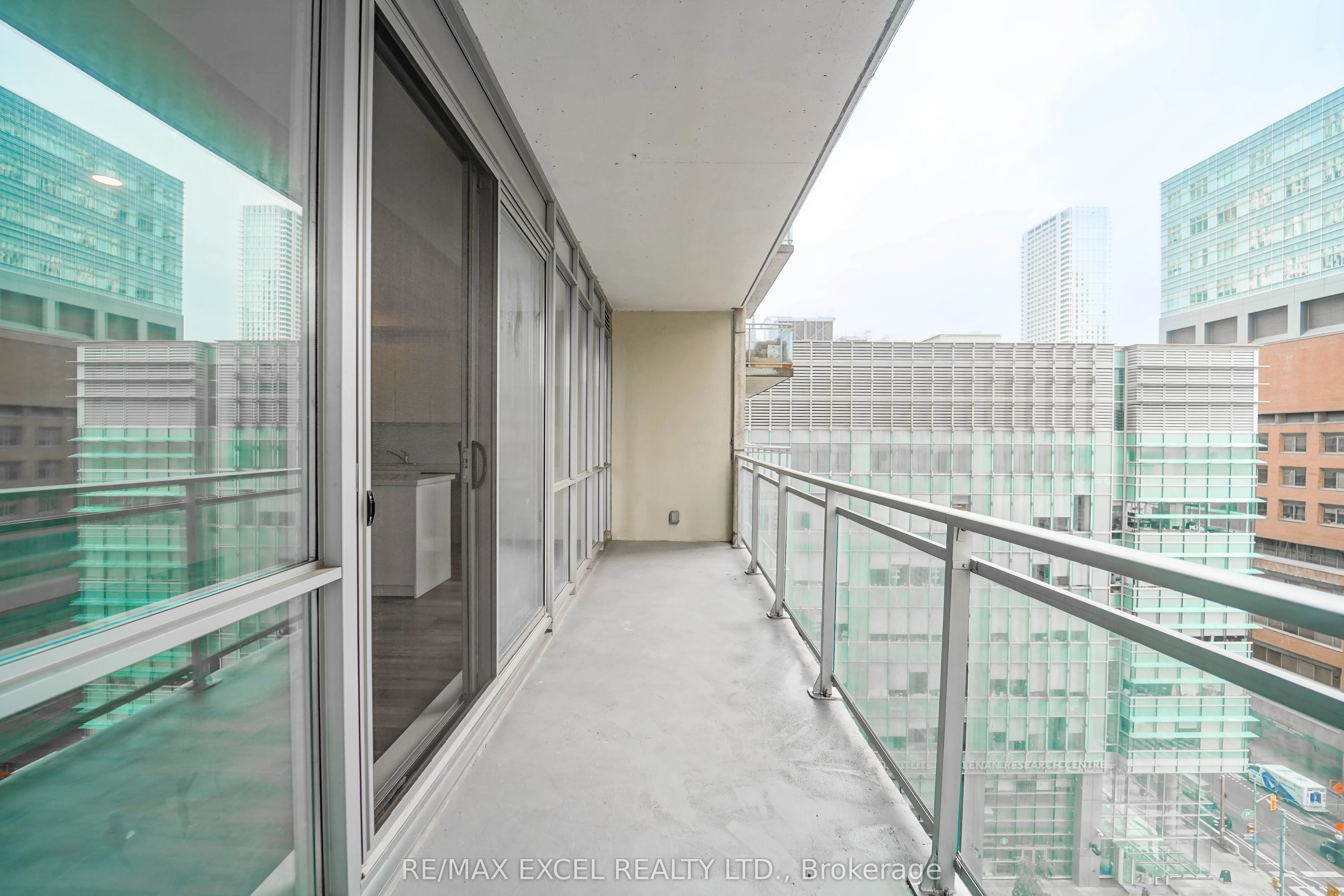 220 Victoria Street, #1205