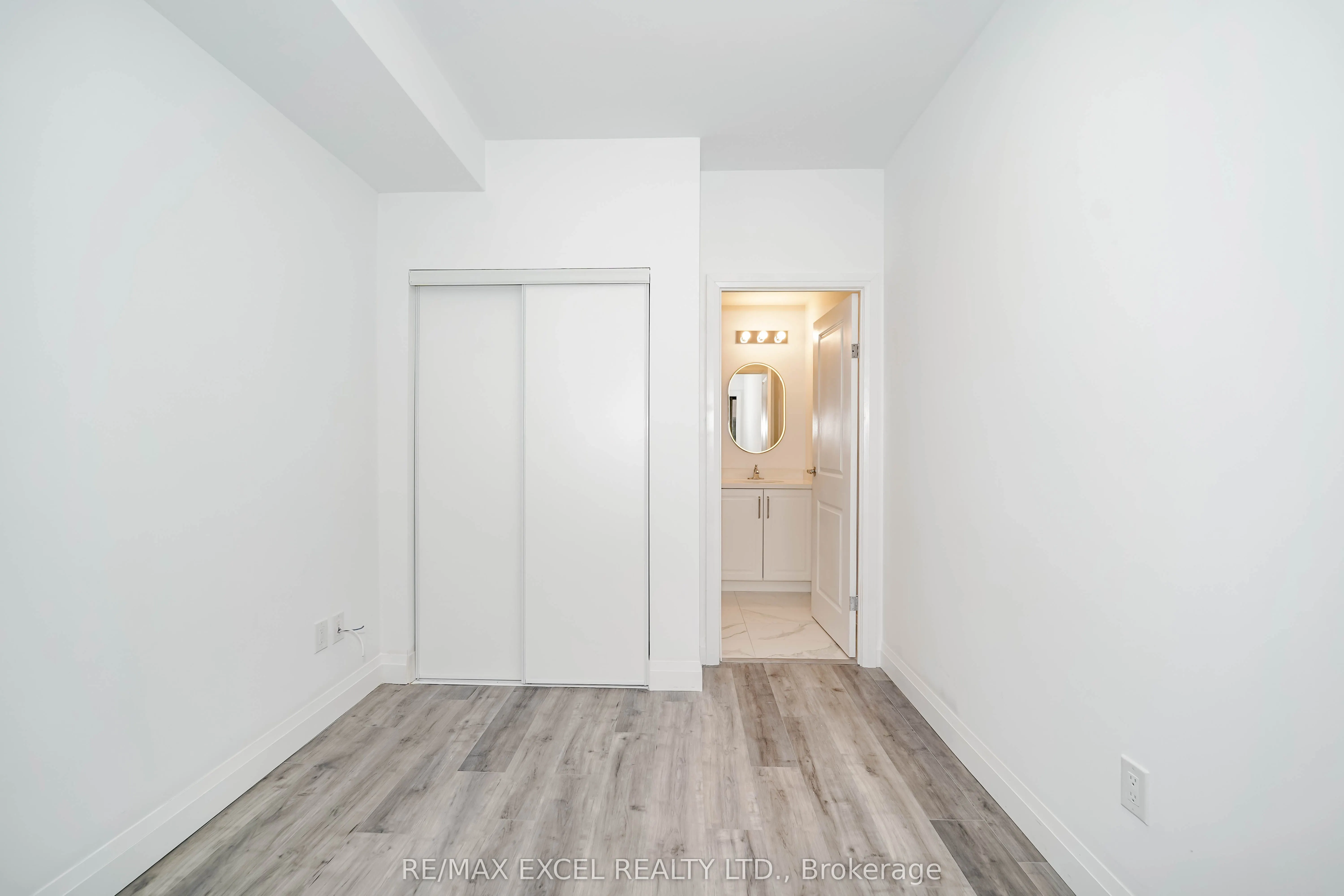 220 Victoria Street, #1205