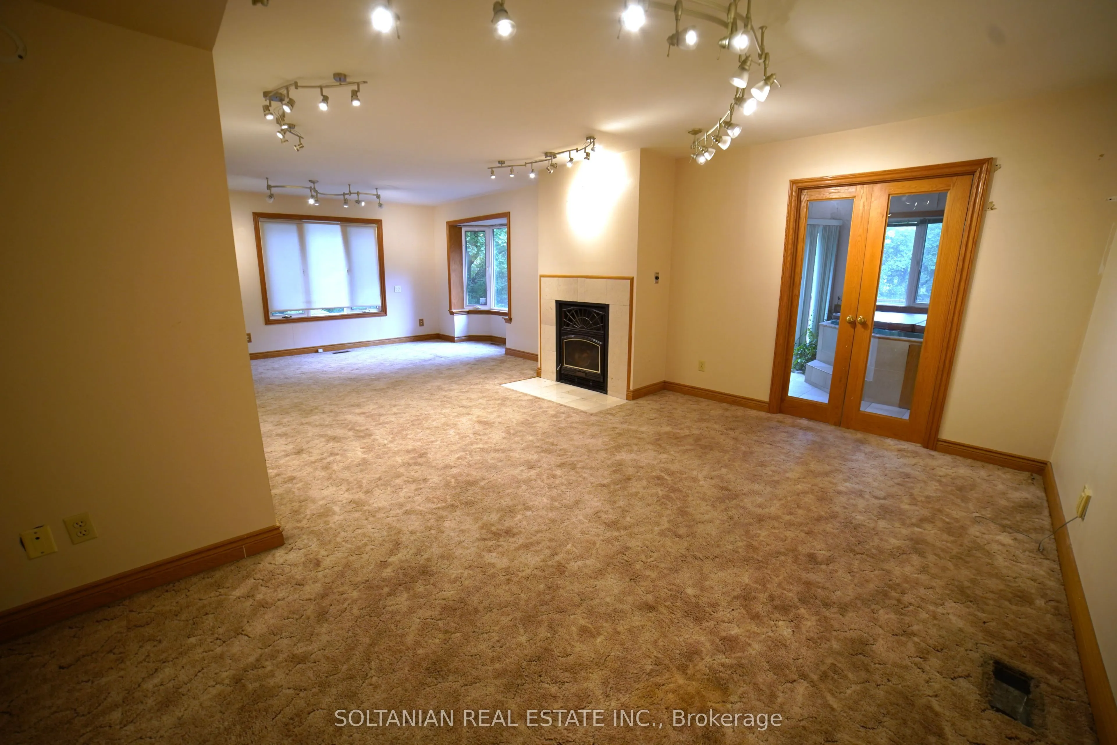 232 Finch Avenue W