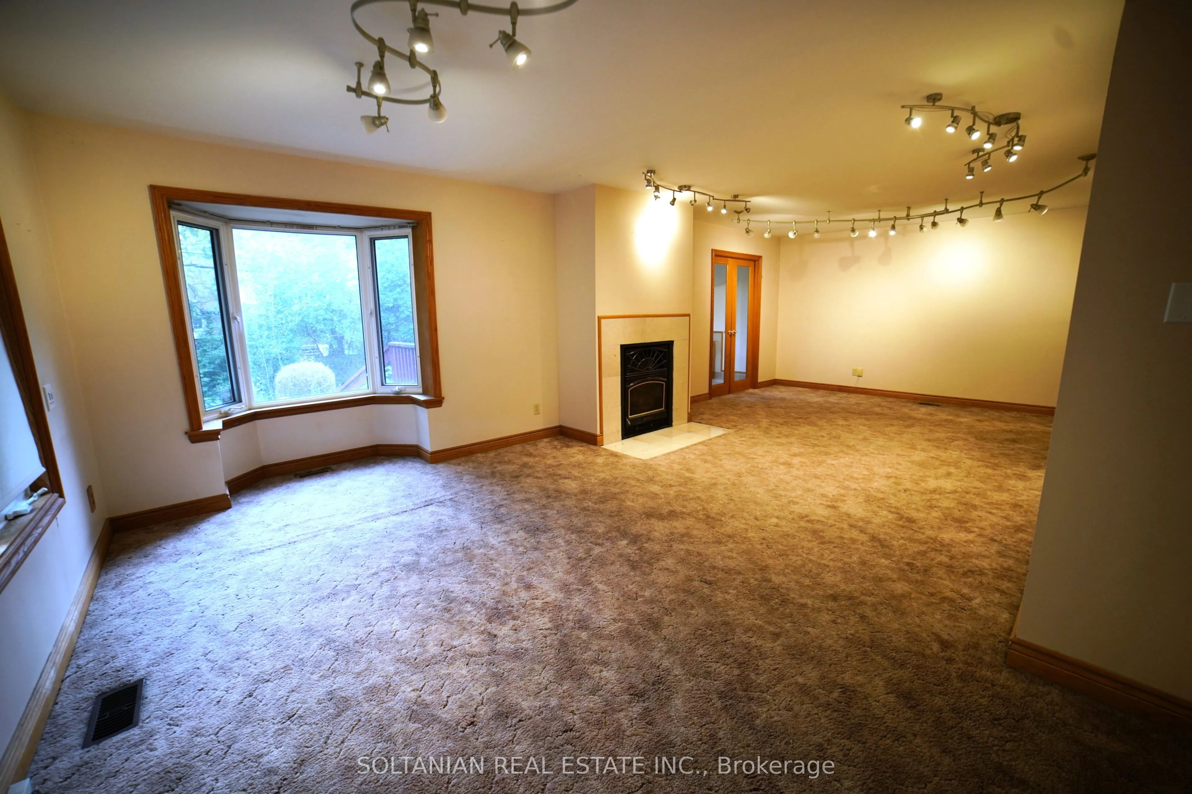 232 Finch Avenue W