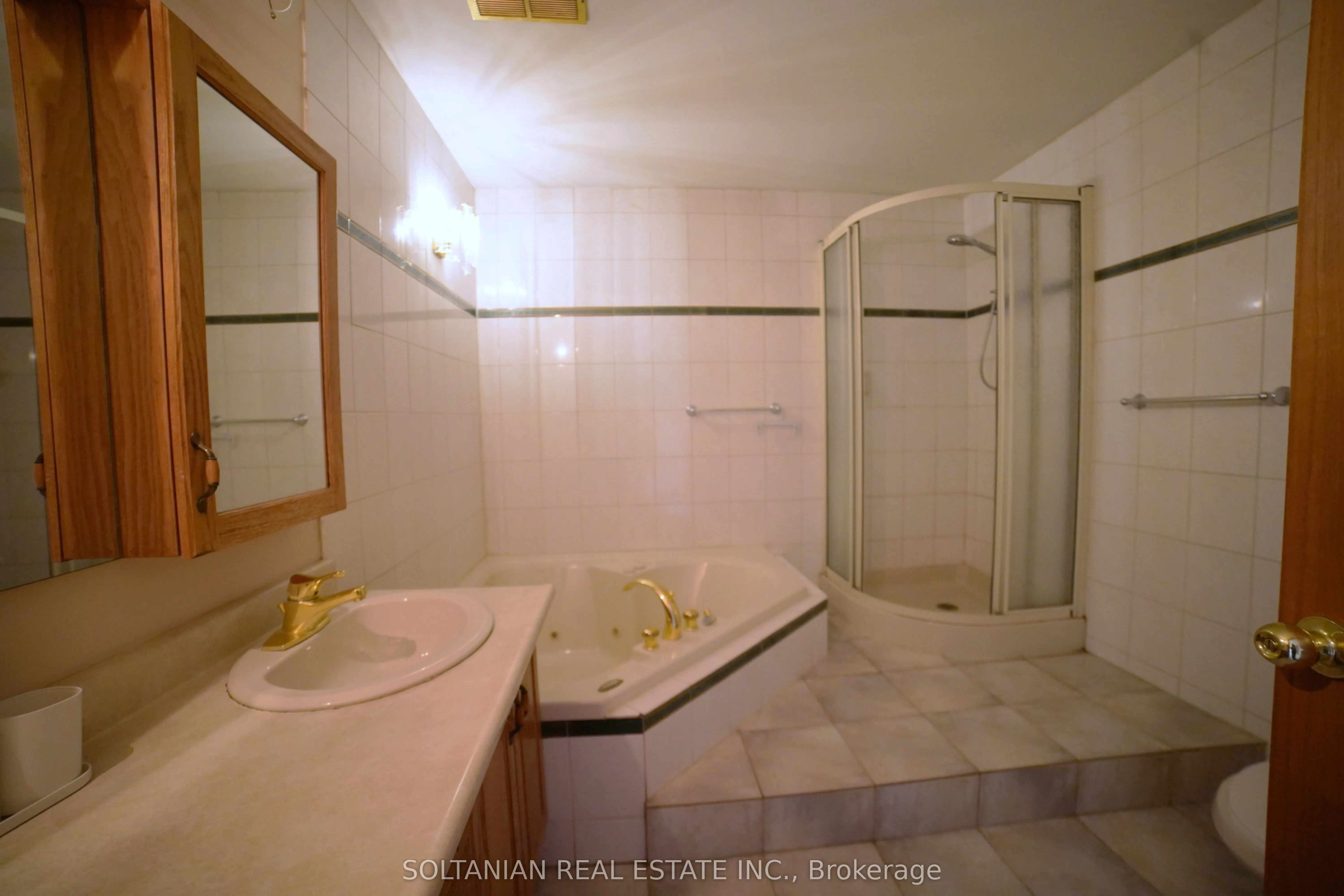 232 Finch Avenue W
