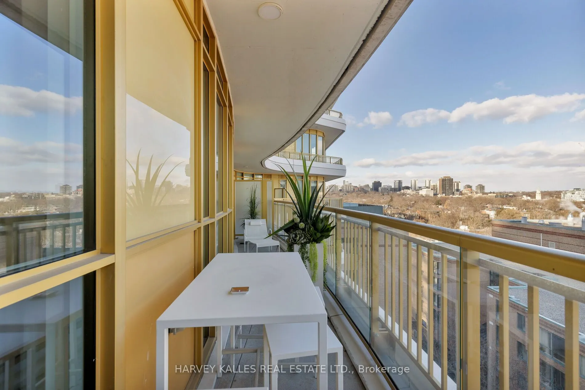 151 Avenue Road, #805