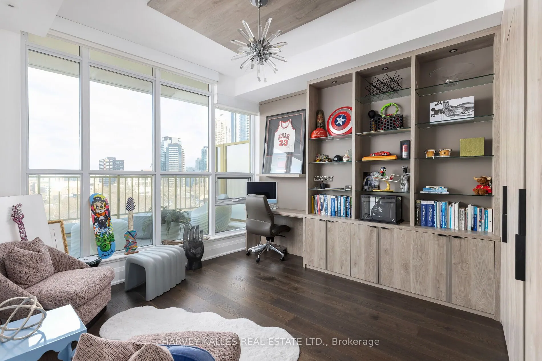 151 Avenue Road, #805