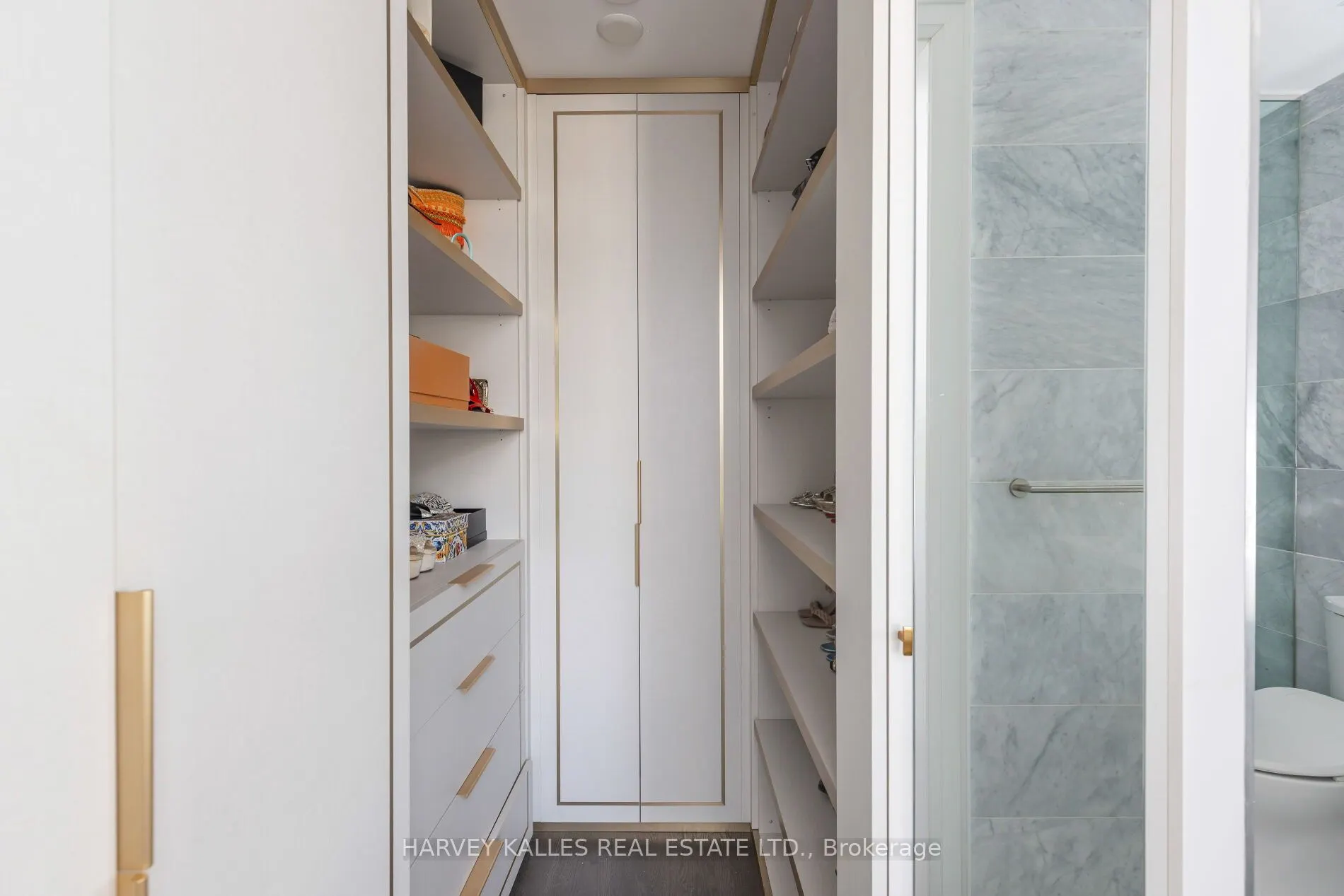 151 Avenue Road, #805