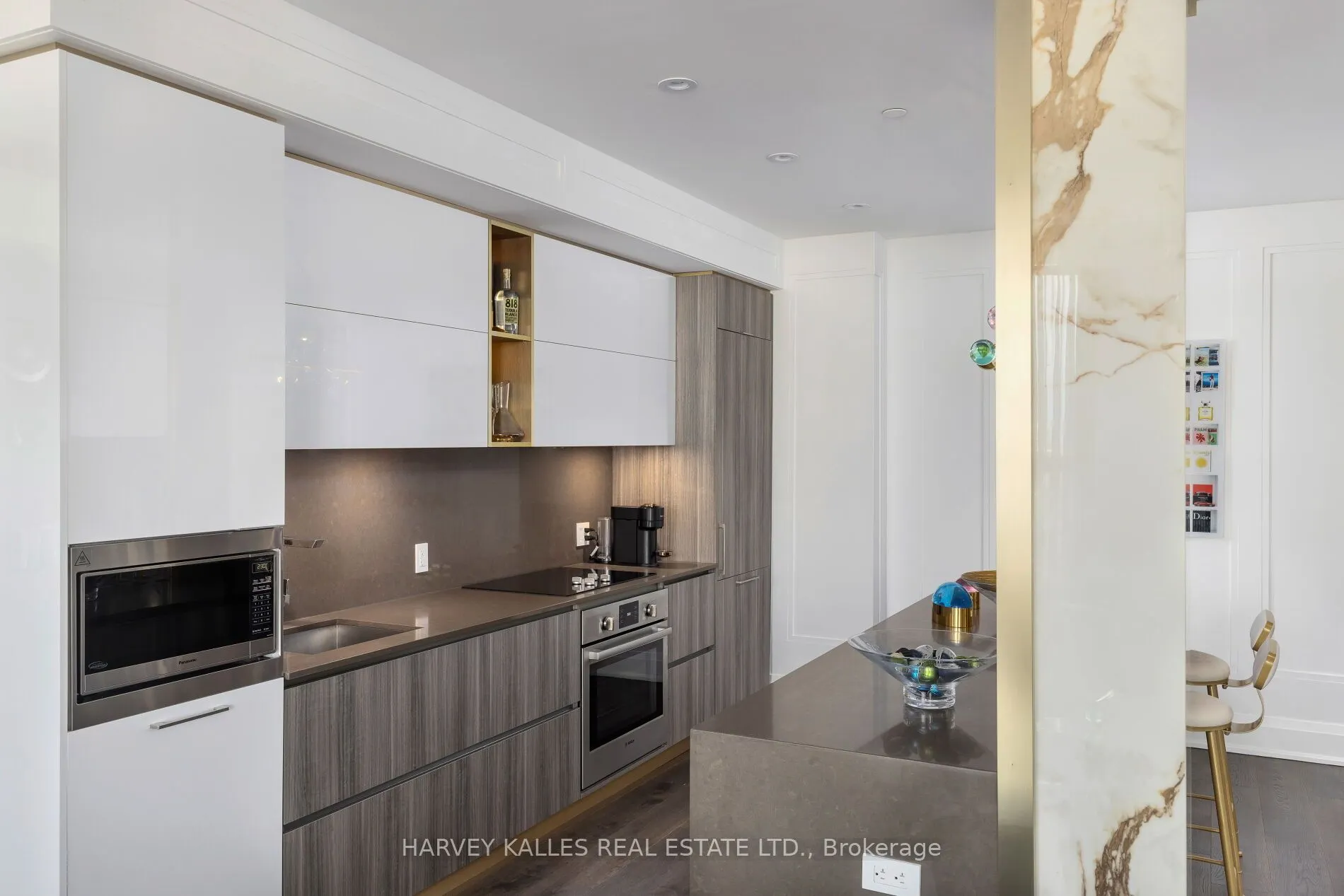 151 Avenue Road, #805