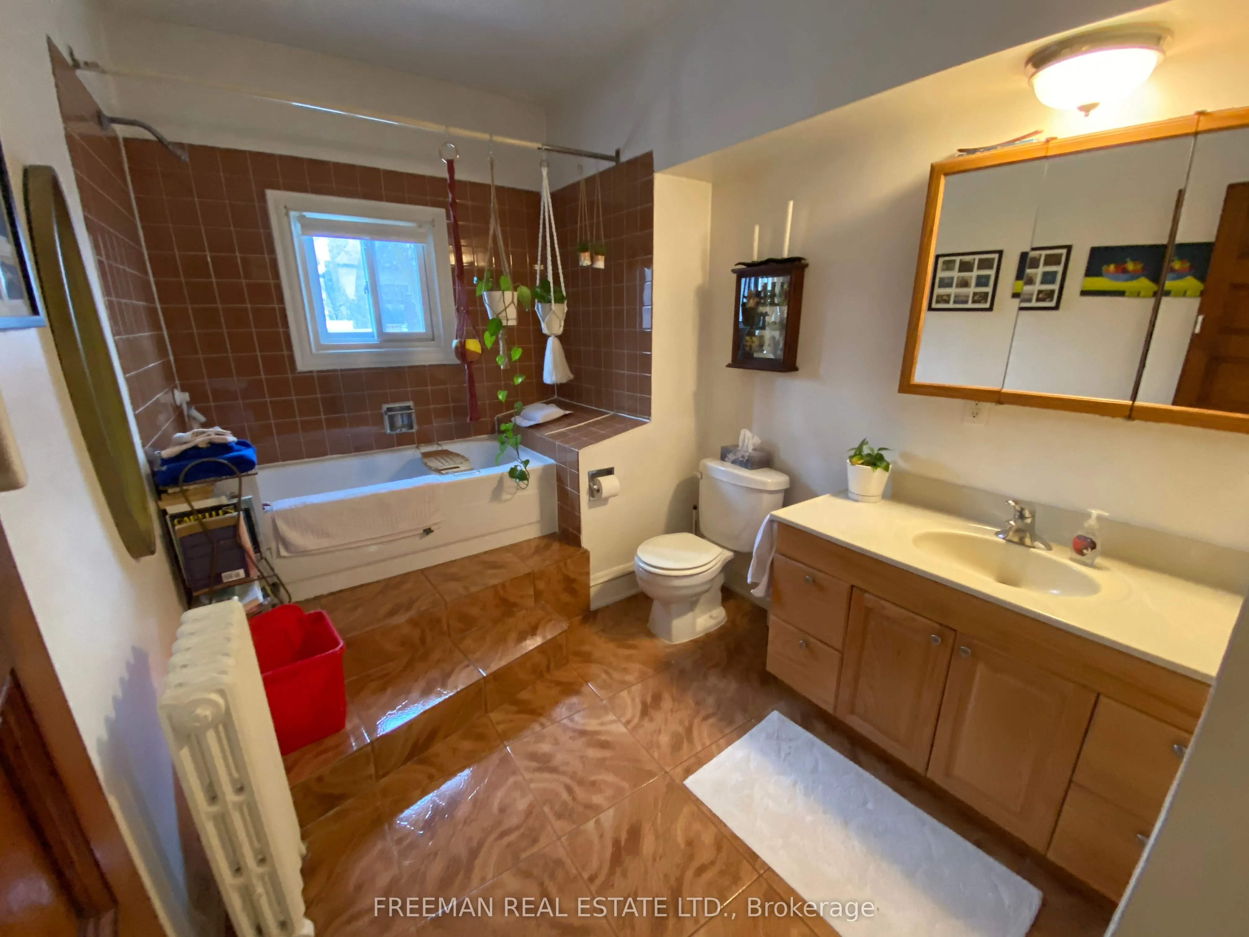 88 Albany Avenue, #Main Floor Garden