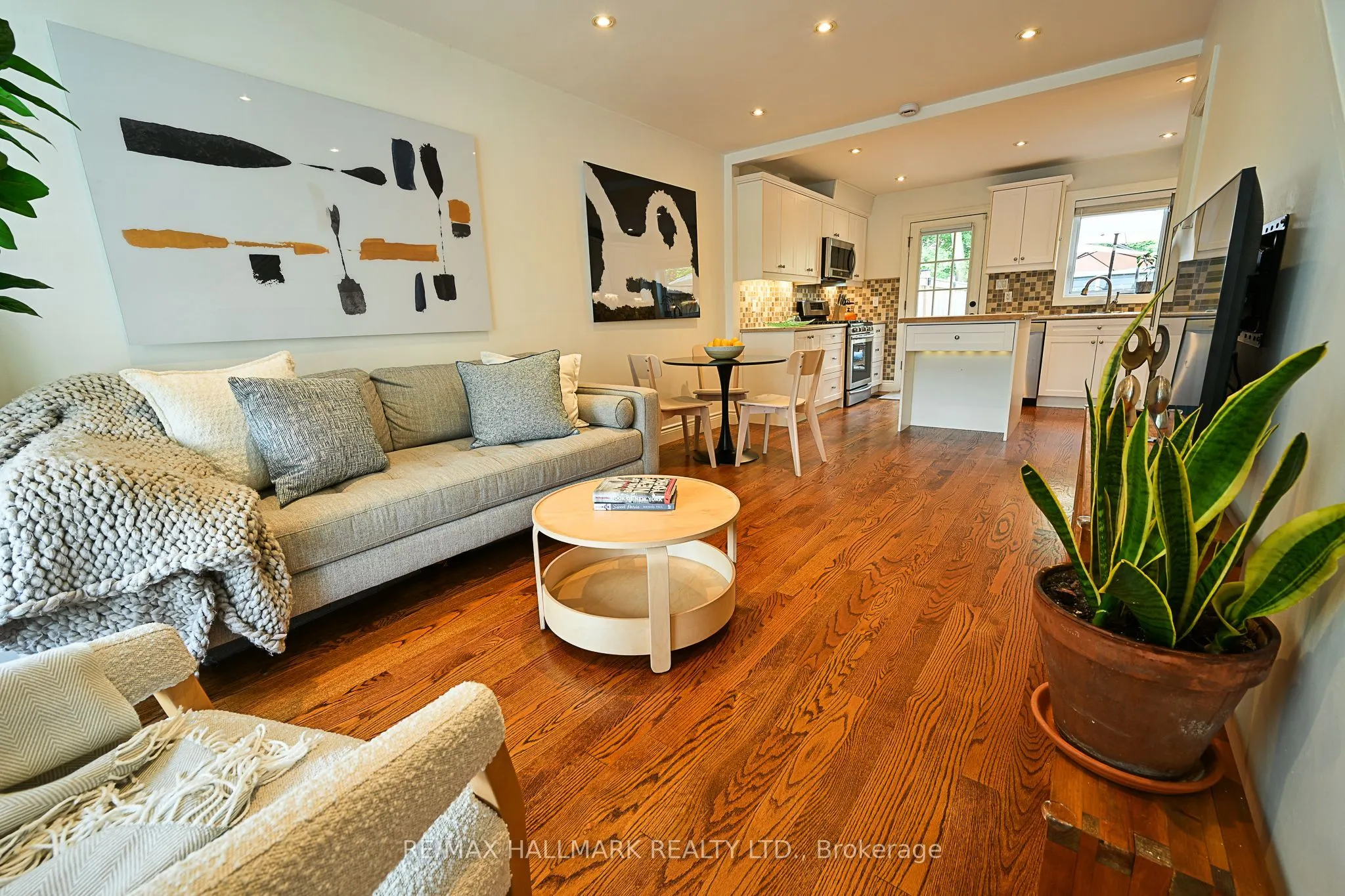 3318 Bathurst Street