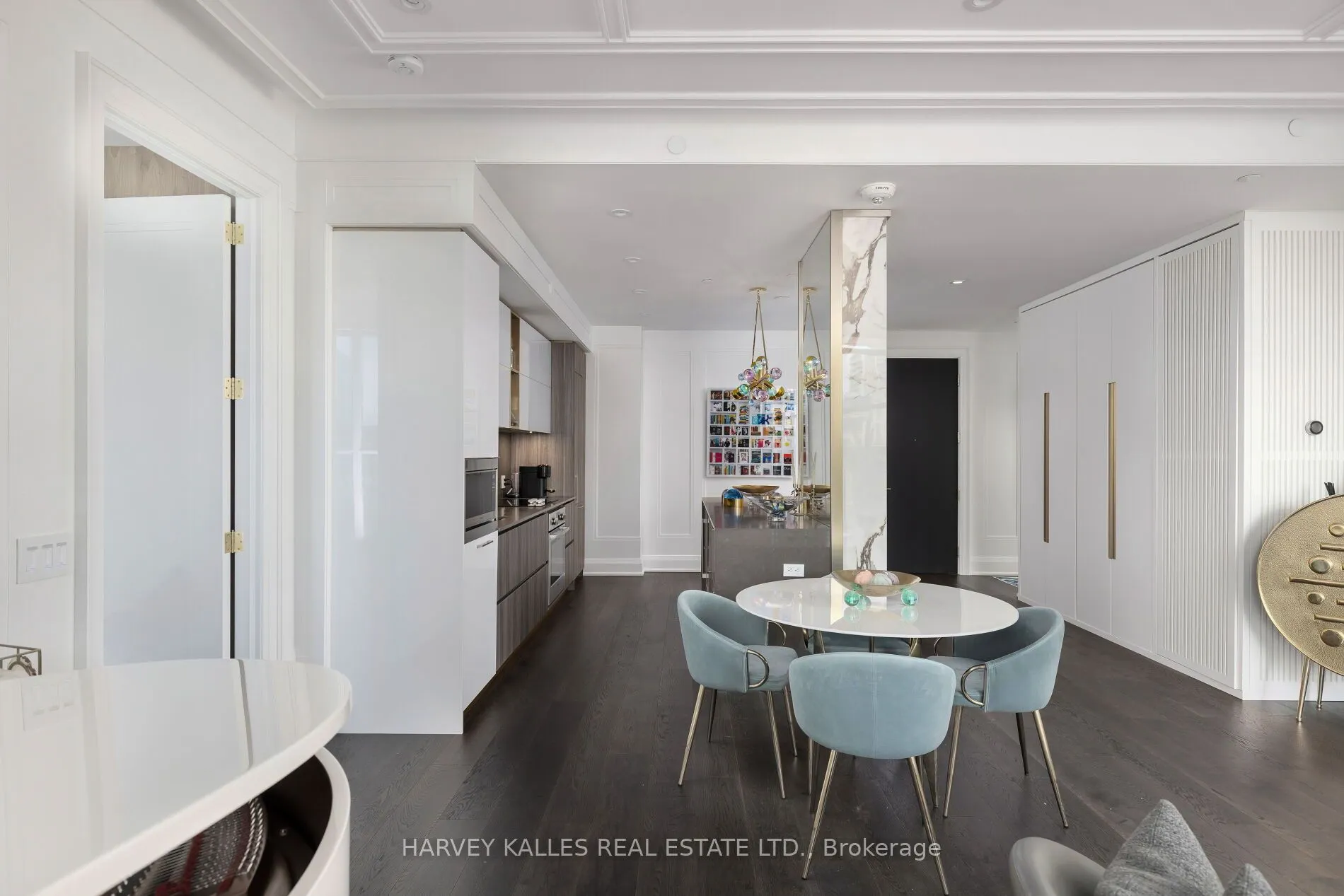 151 Avenue Road, #805