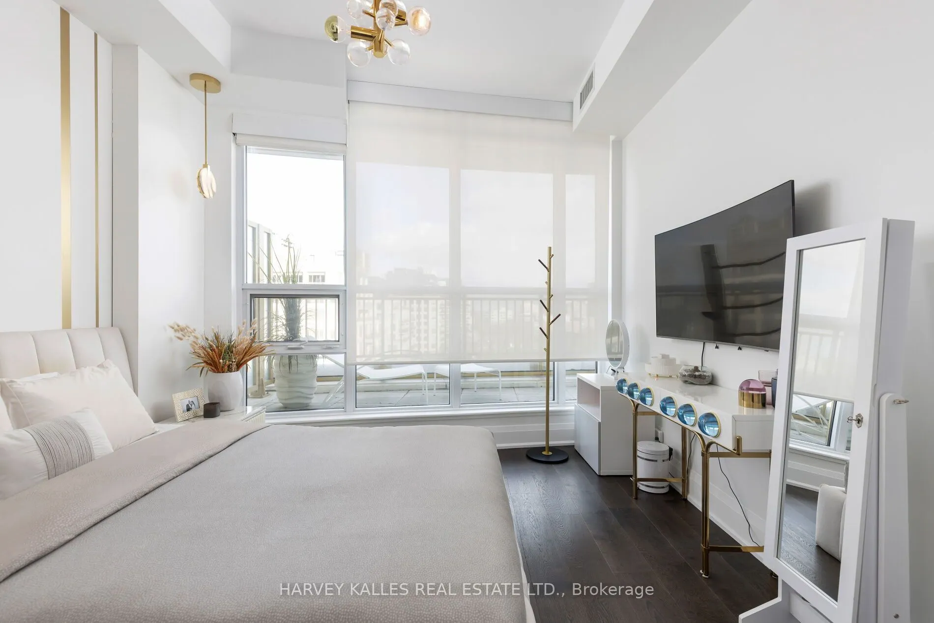 151 Avenue Road, #805