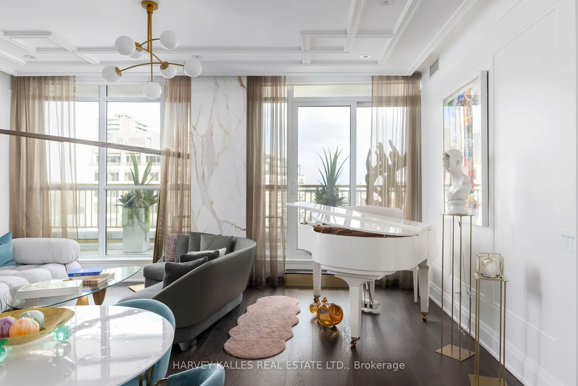 151 Avenue Road, #805