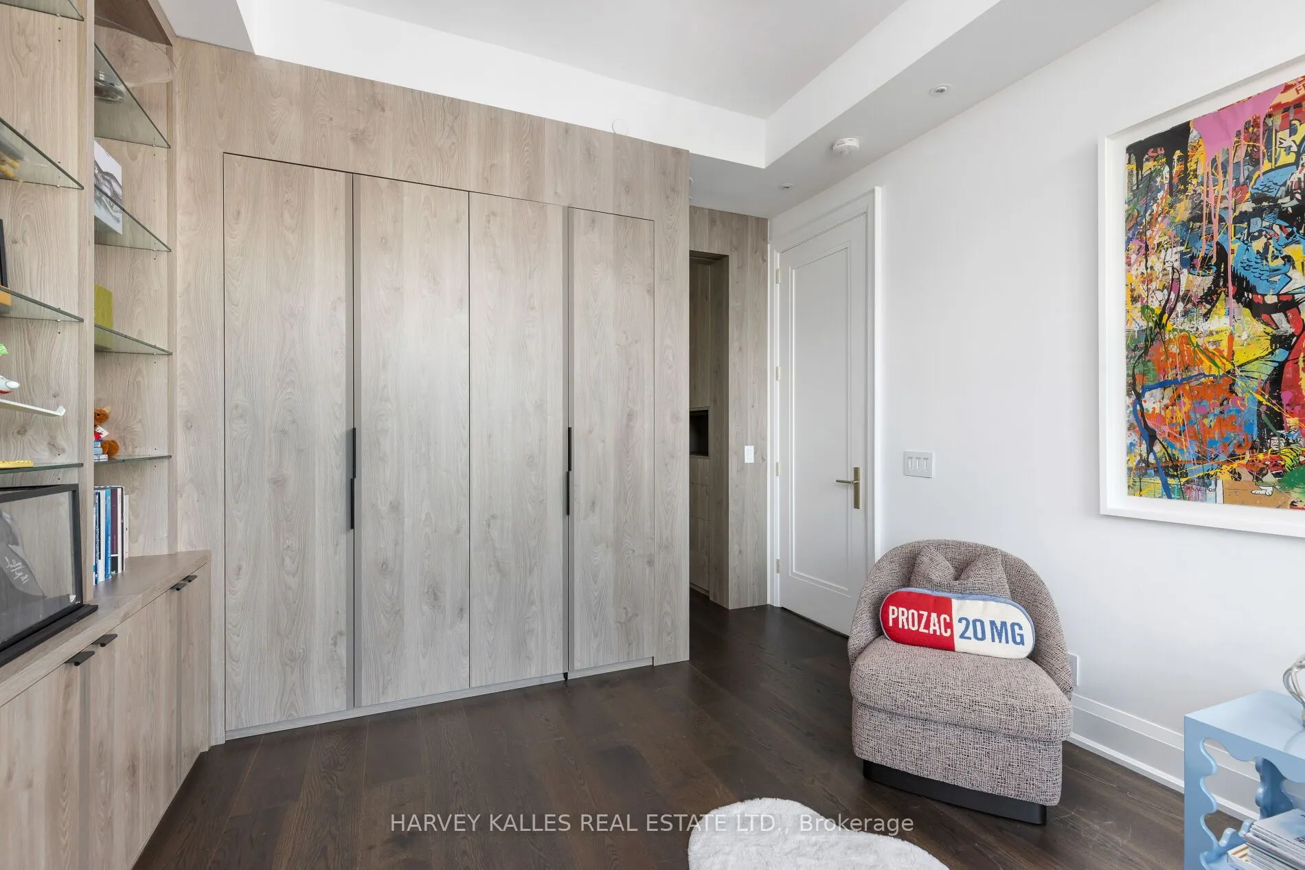 151 Avenue Road, #805