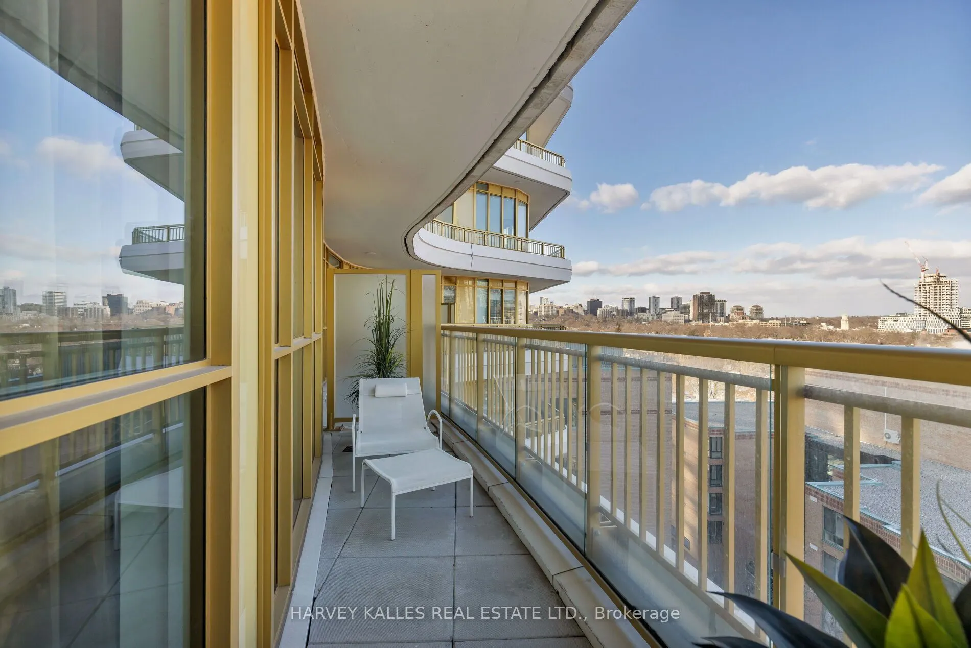 151 Avenue Road, #805