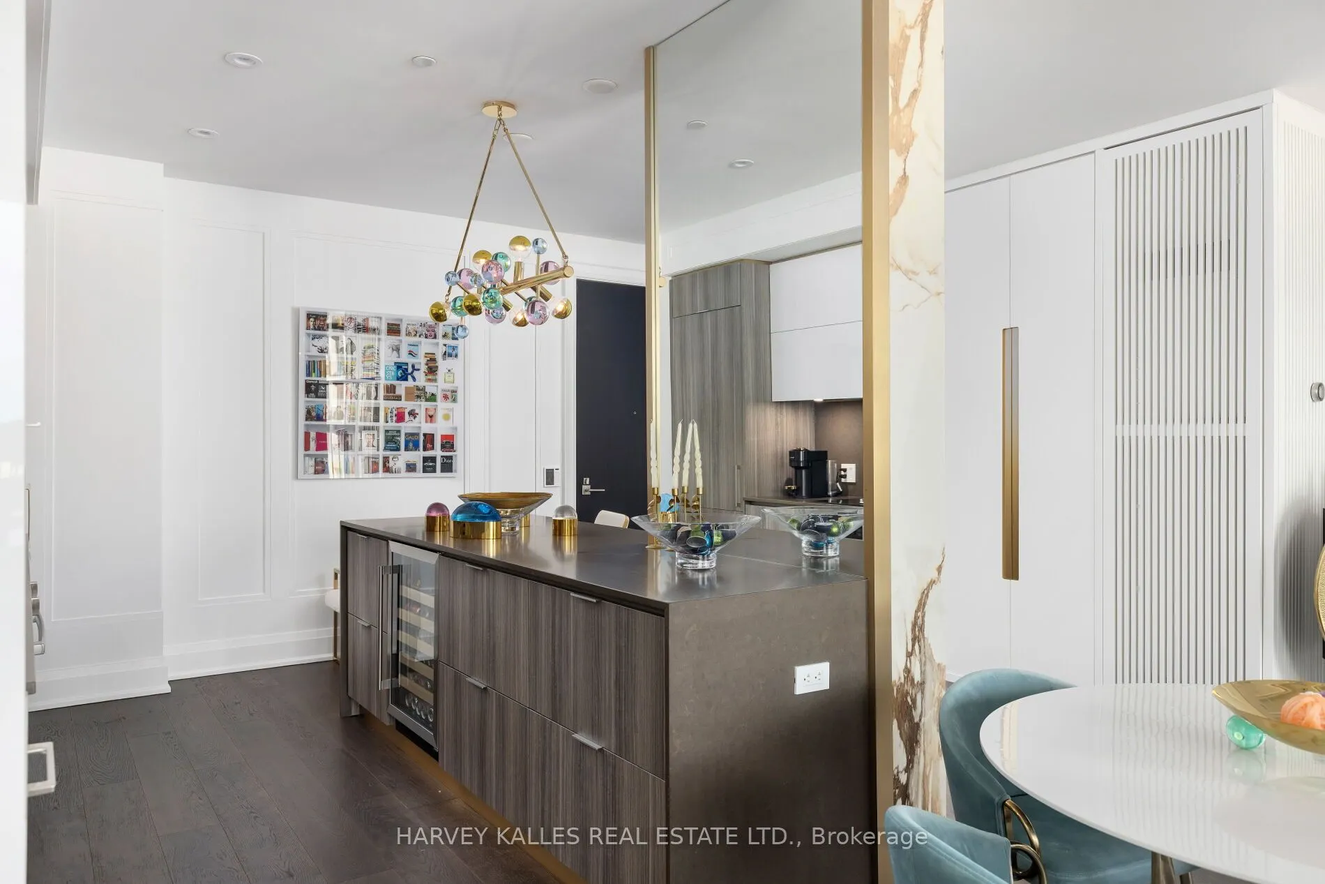 151 Avenue Road, #805