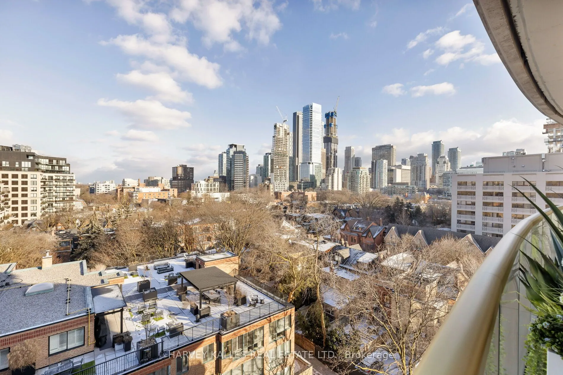 151 Avenue Road, #805