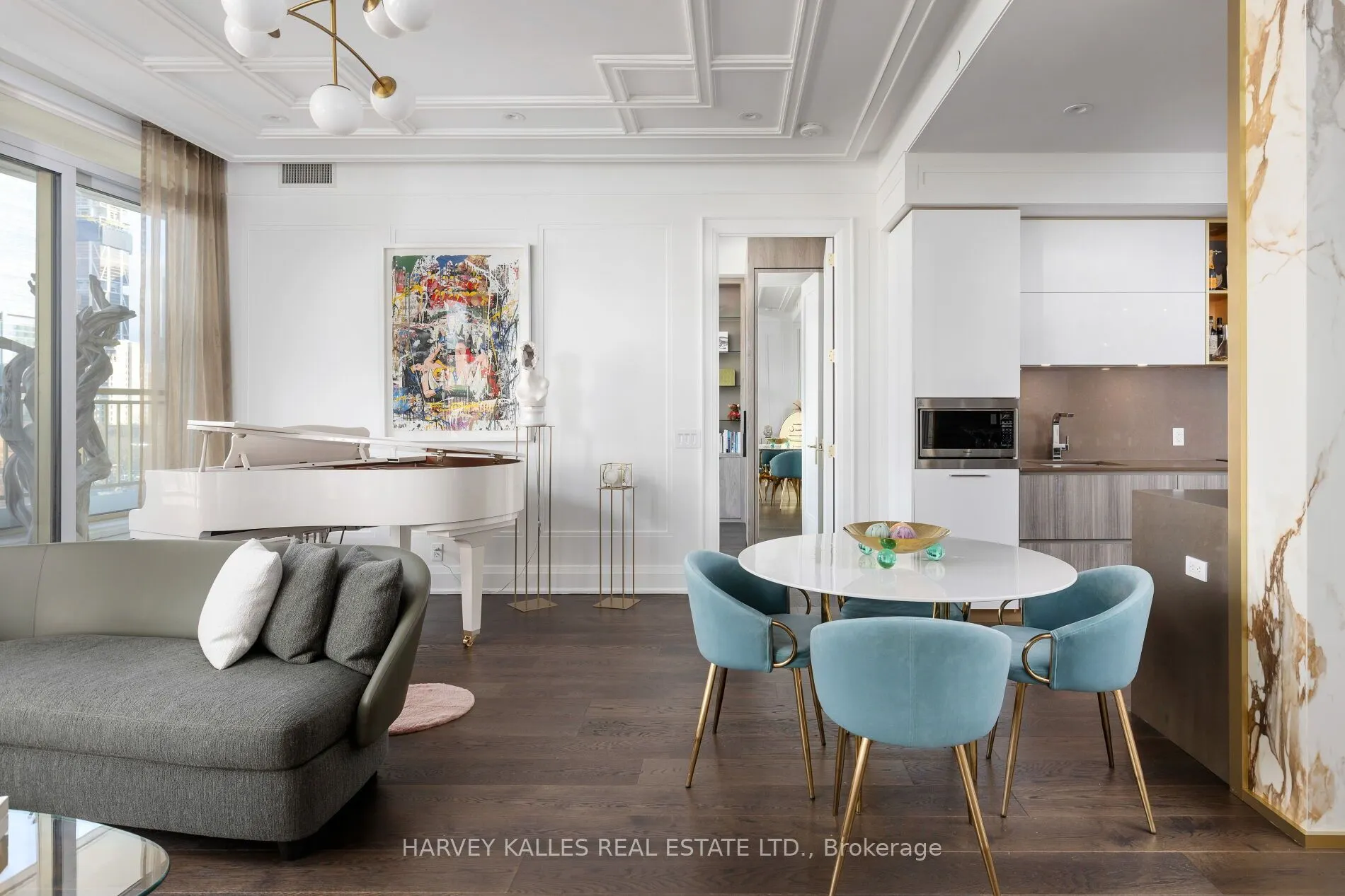 151 Avenue Road, #805