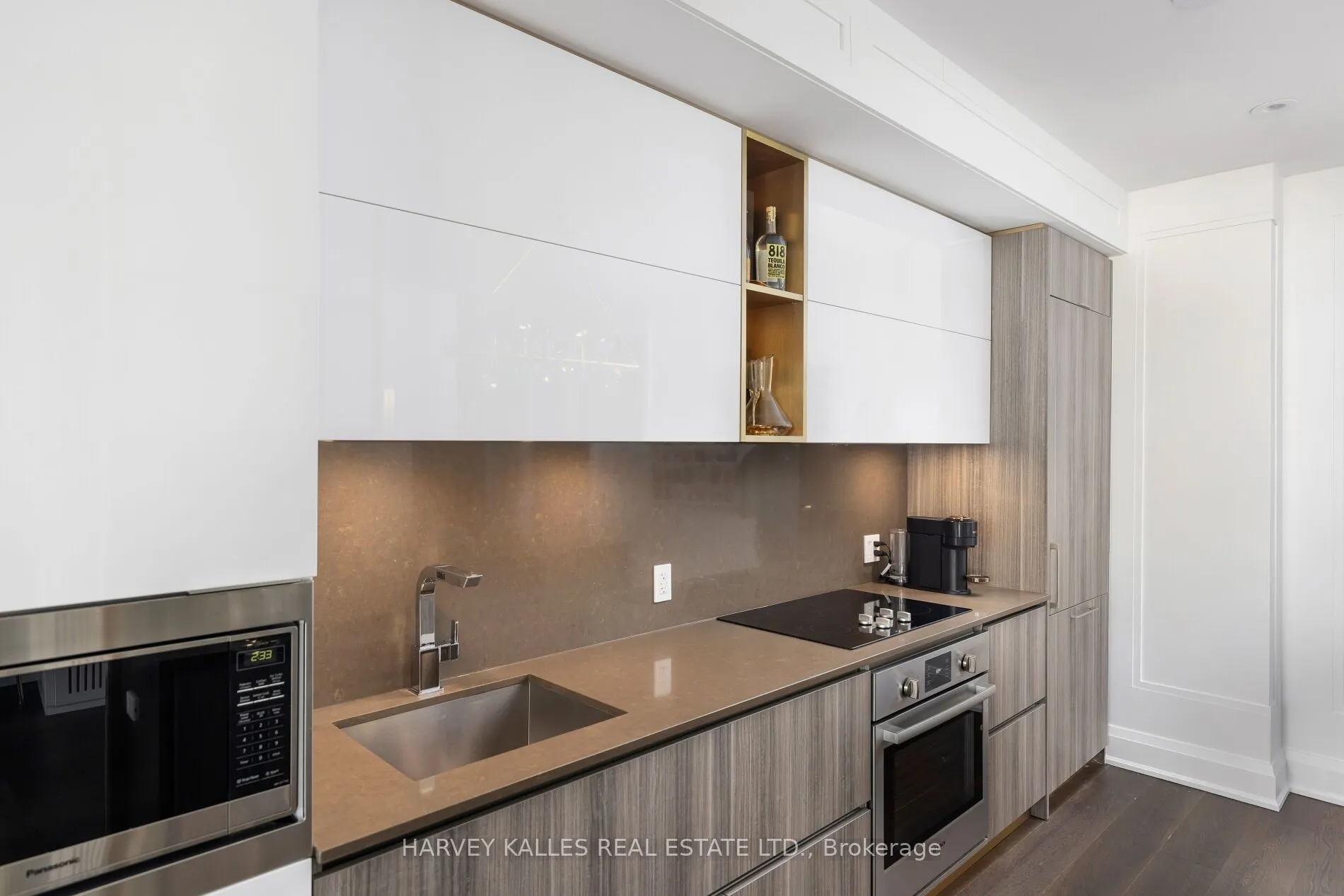151 Avenue Road, #805